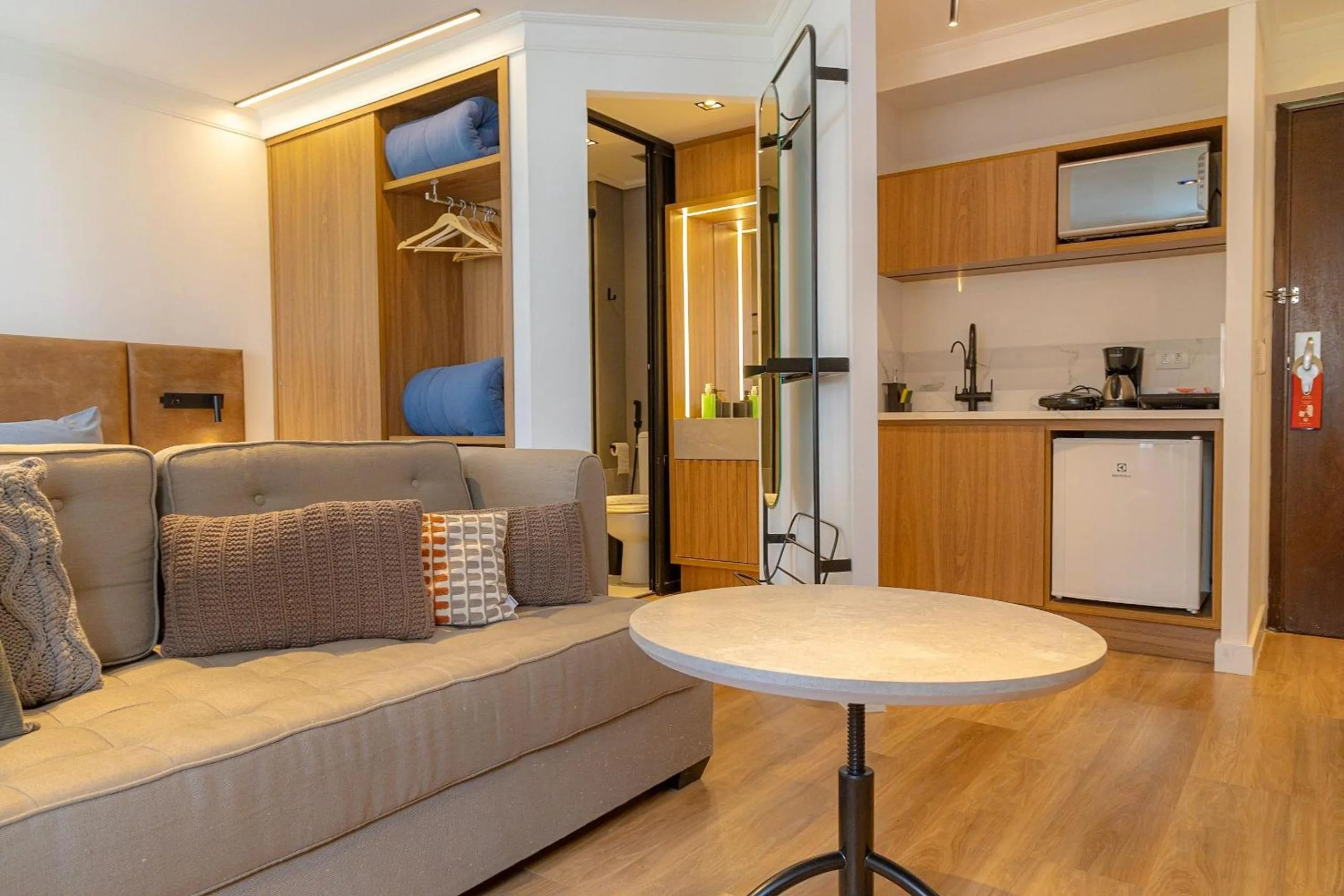 Kitchen or kitchenette in Elegant Flat Internacional Plaza-Garagem e Piscina