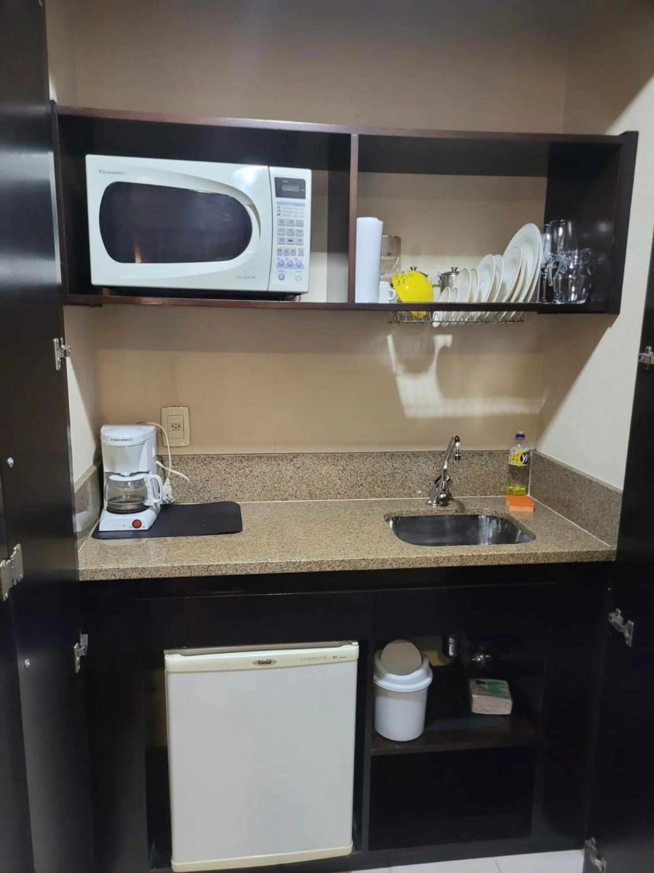 Kitchen or kitchenette in Elegant Flat Internacional Plaza-Garagem e Piscina