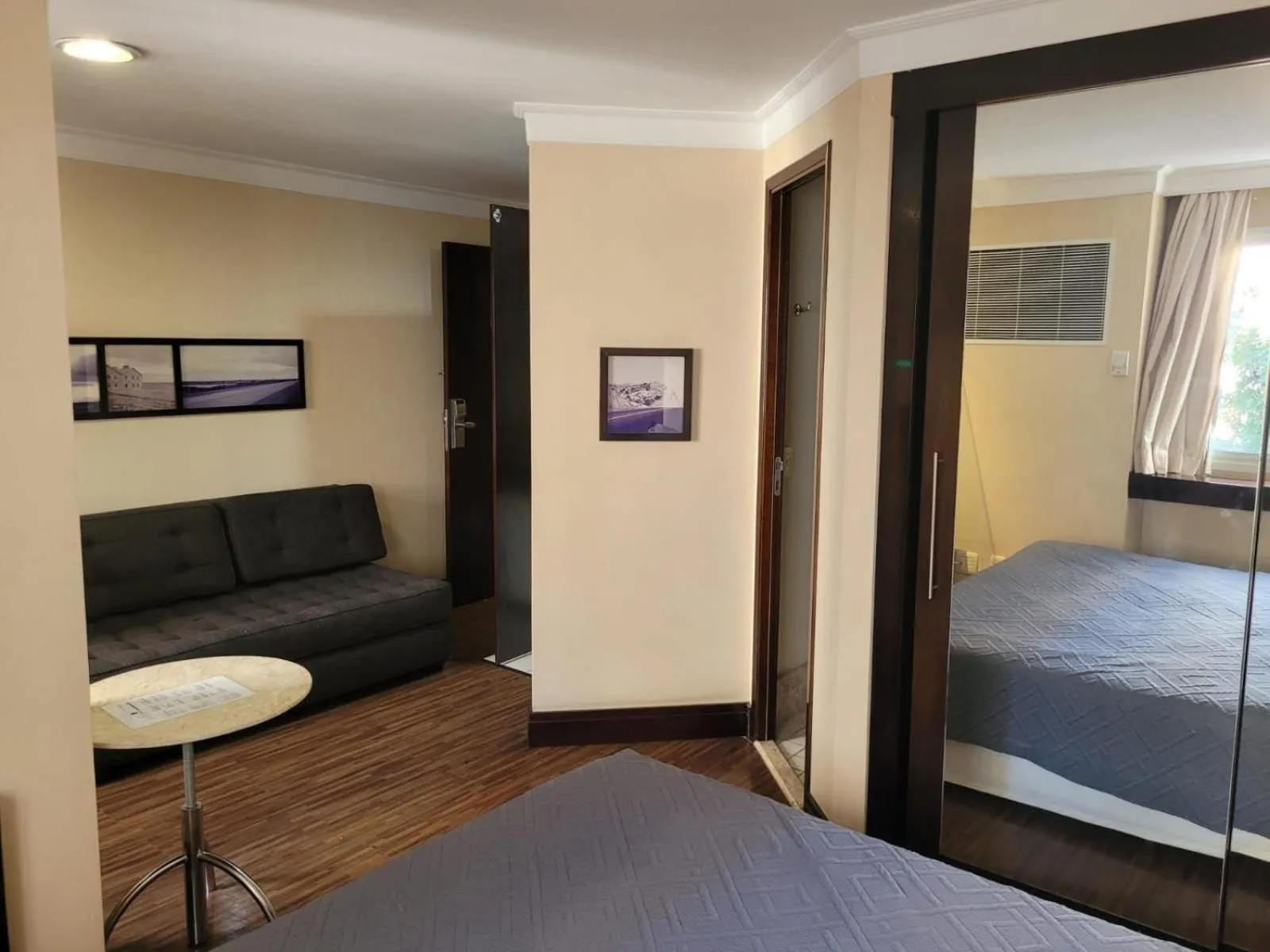 Seating area, Bed in Elegant Flat Internacional Plaza-Garagem e Piscina