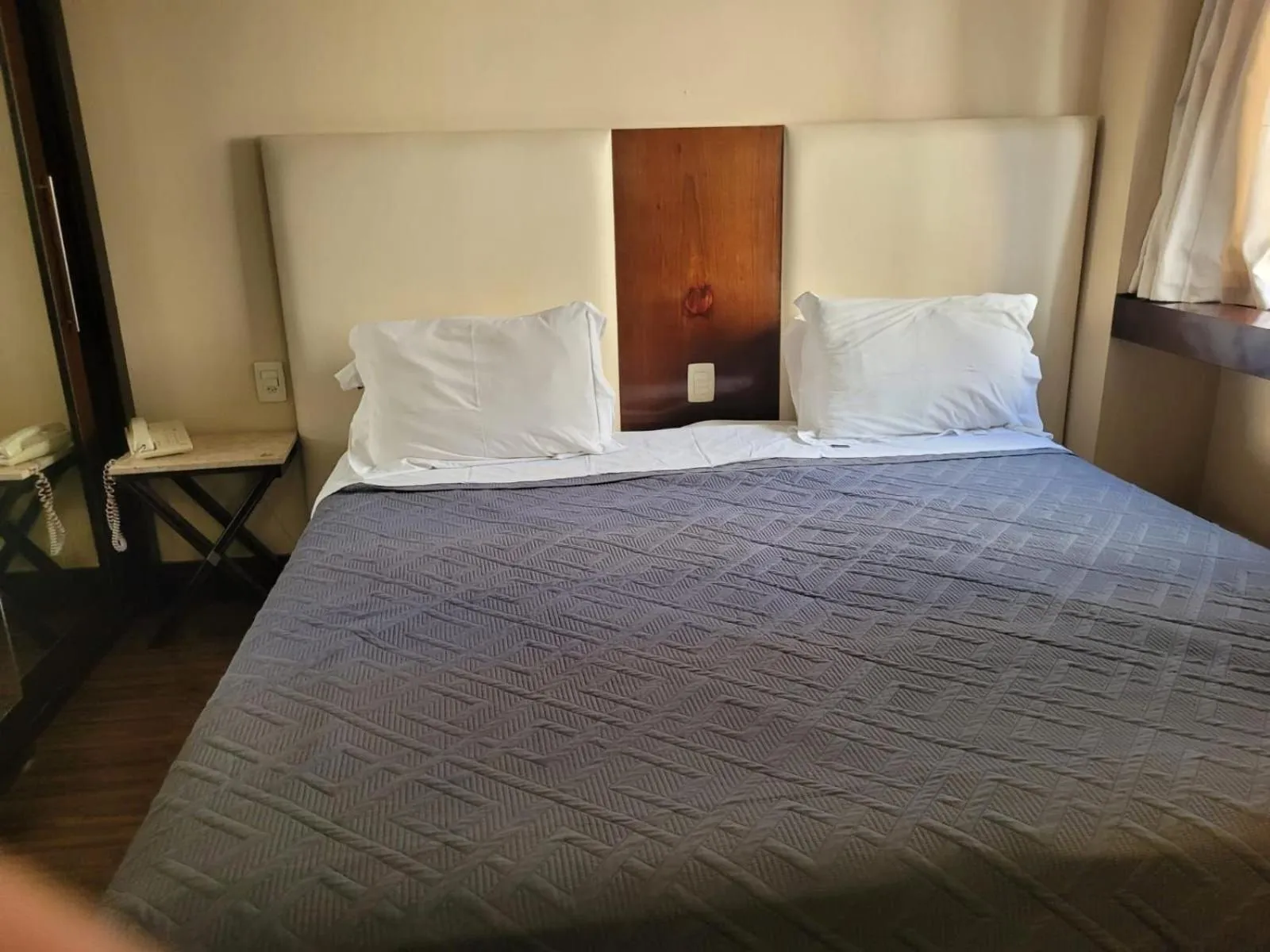 Bed in Elegant Flat Internacional Plaza-Garagem e Piscina