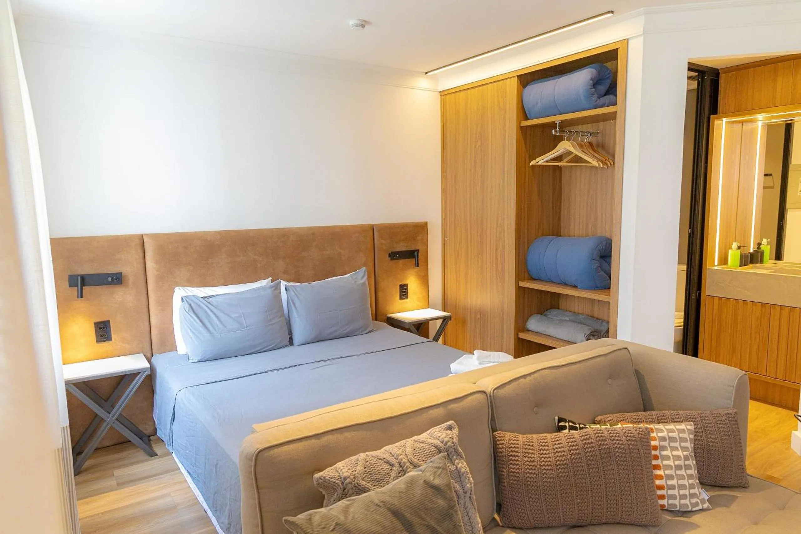 Bed in Elegant Flat Internacional Plaza-Garagem e Piscina