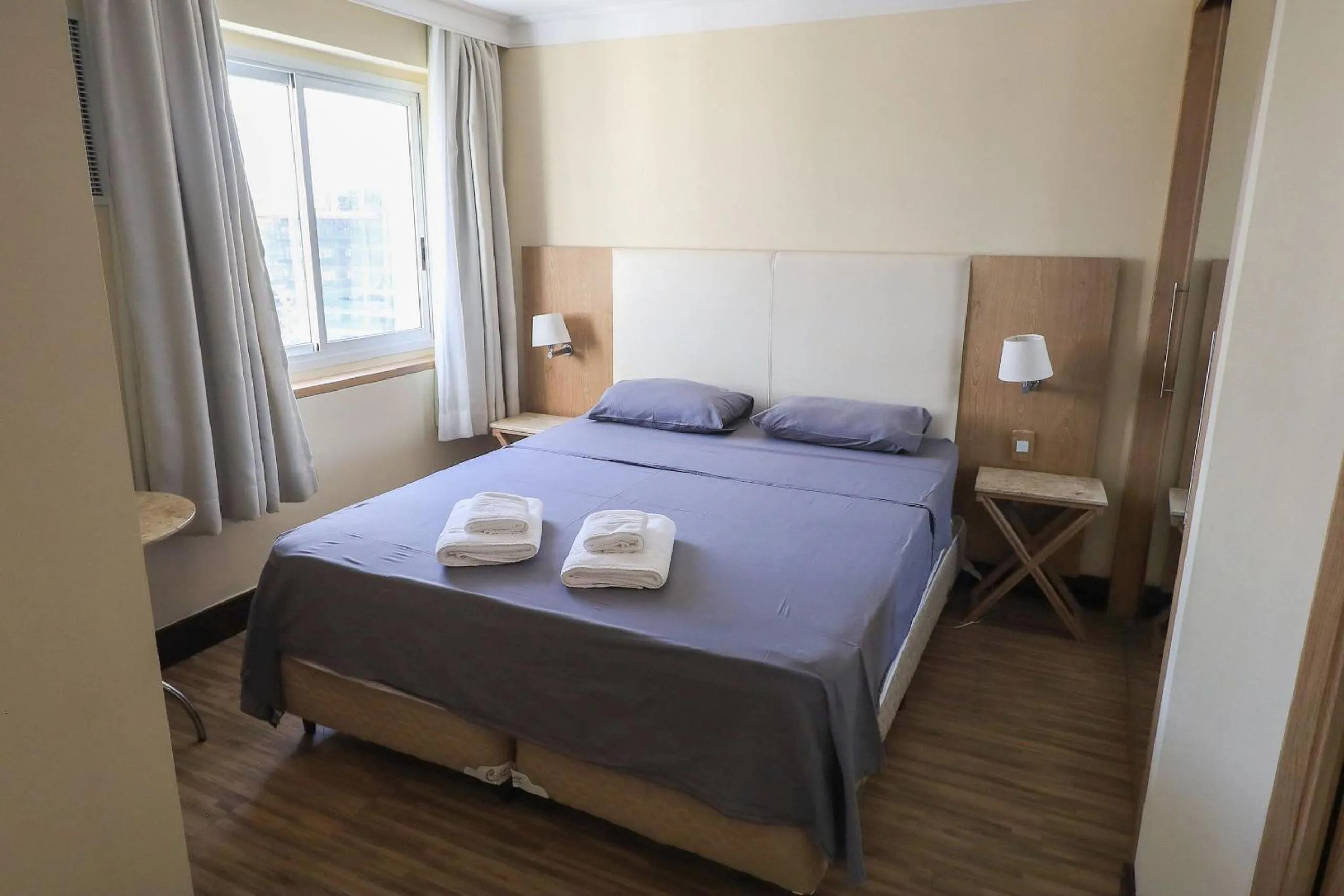 Bed in Elegant Flat Internacional Plaza-Garagem e Piscina