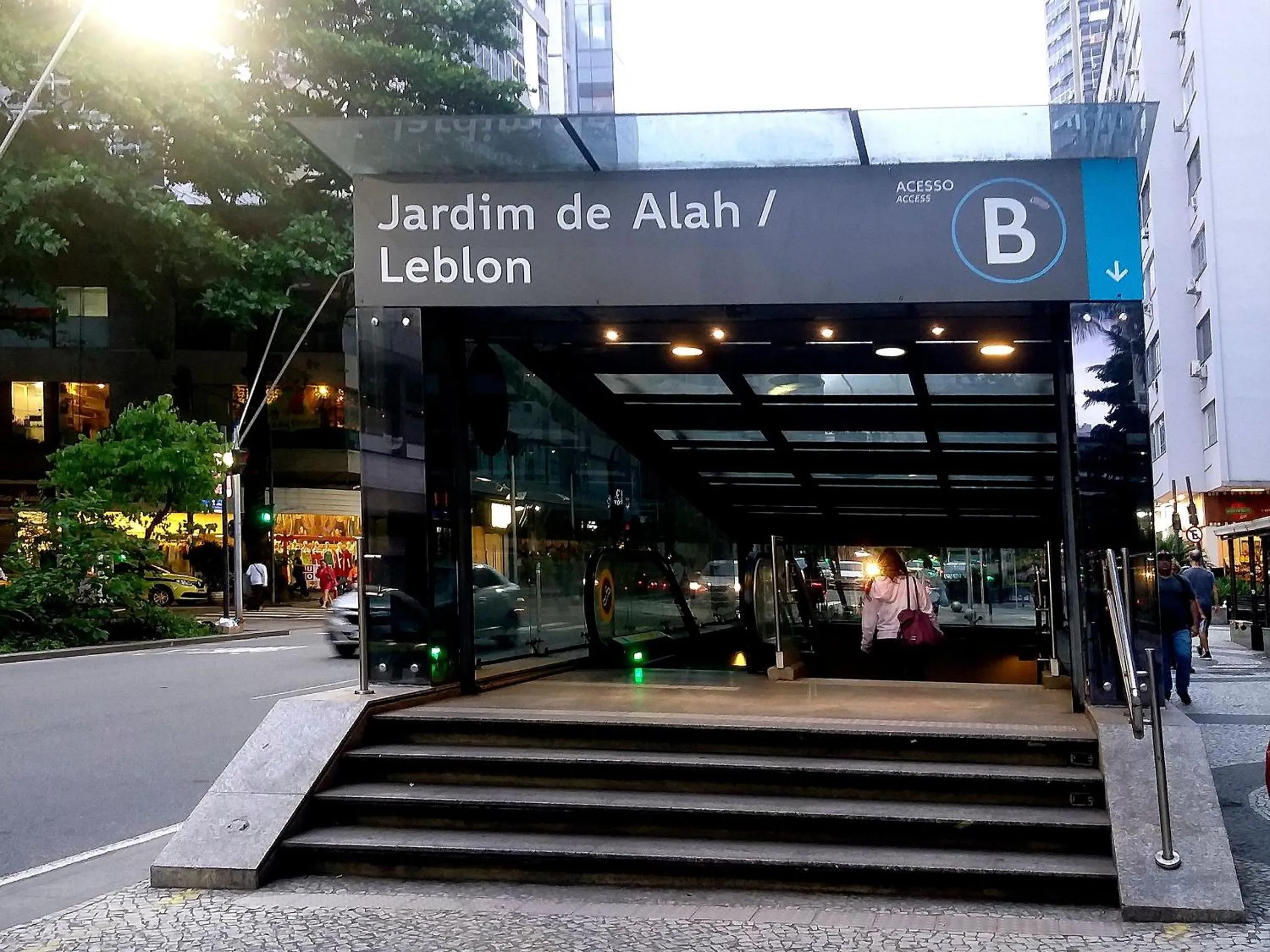 Off site in Must Leblon - pacote: 4 Hóspedes, Praia + 1 Ticket