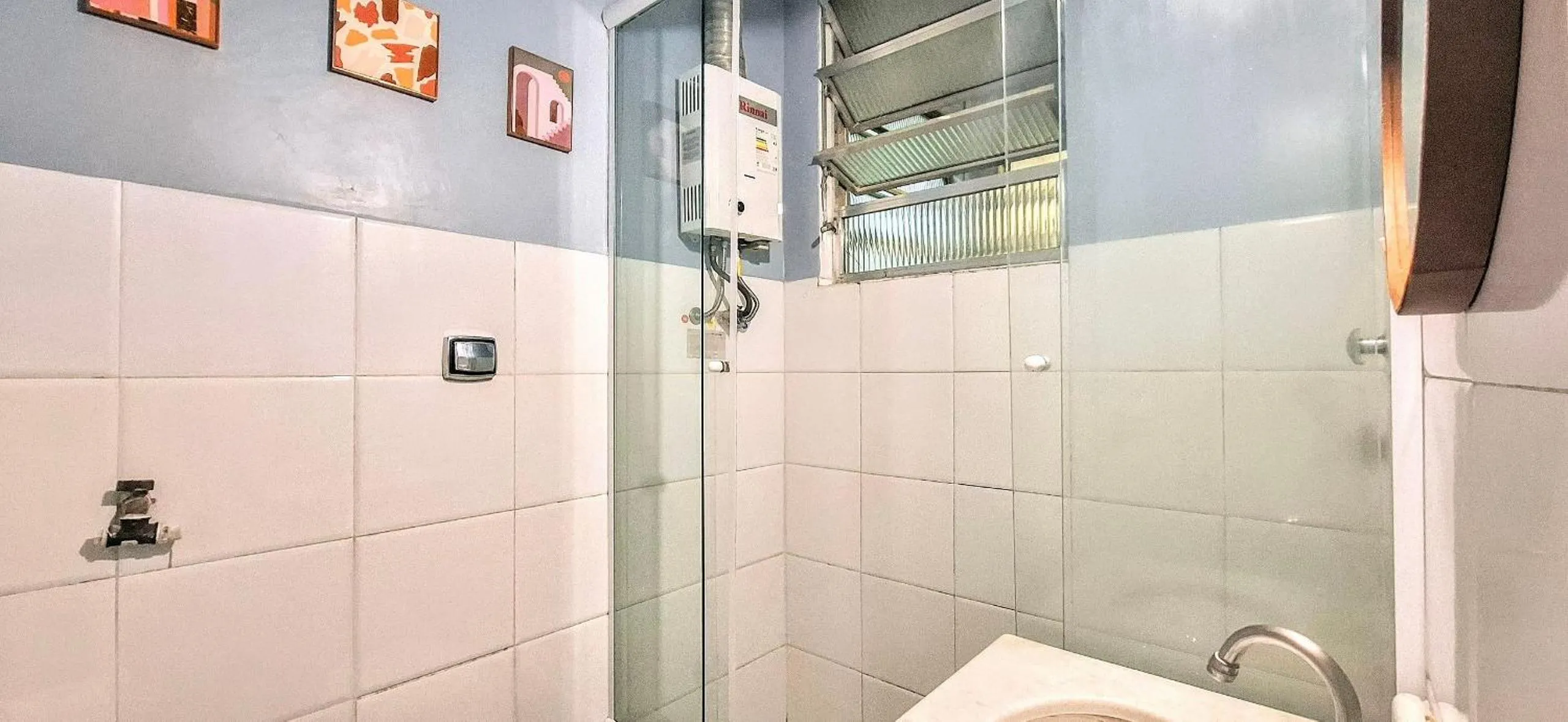 Toilet in Must Leblon - pacote: 4 Hóspedes, Praia + 1 Ticket