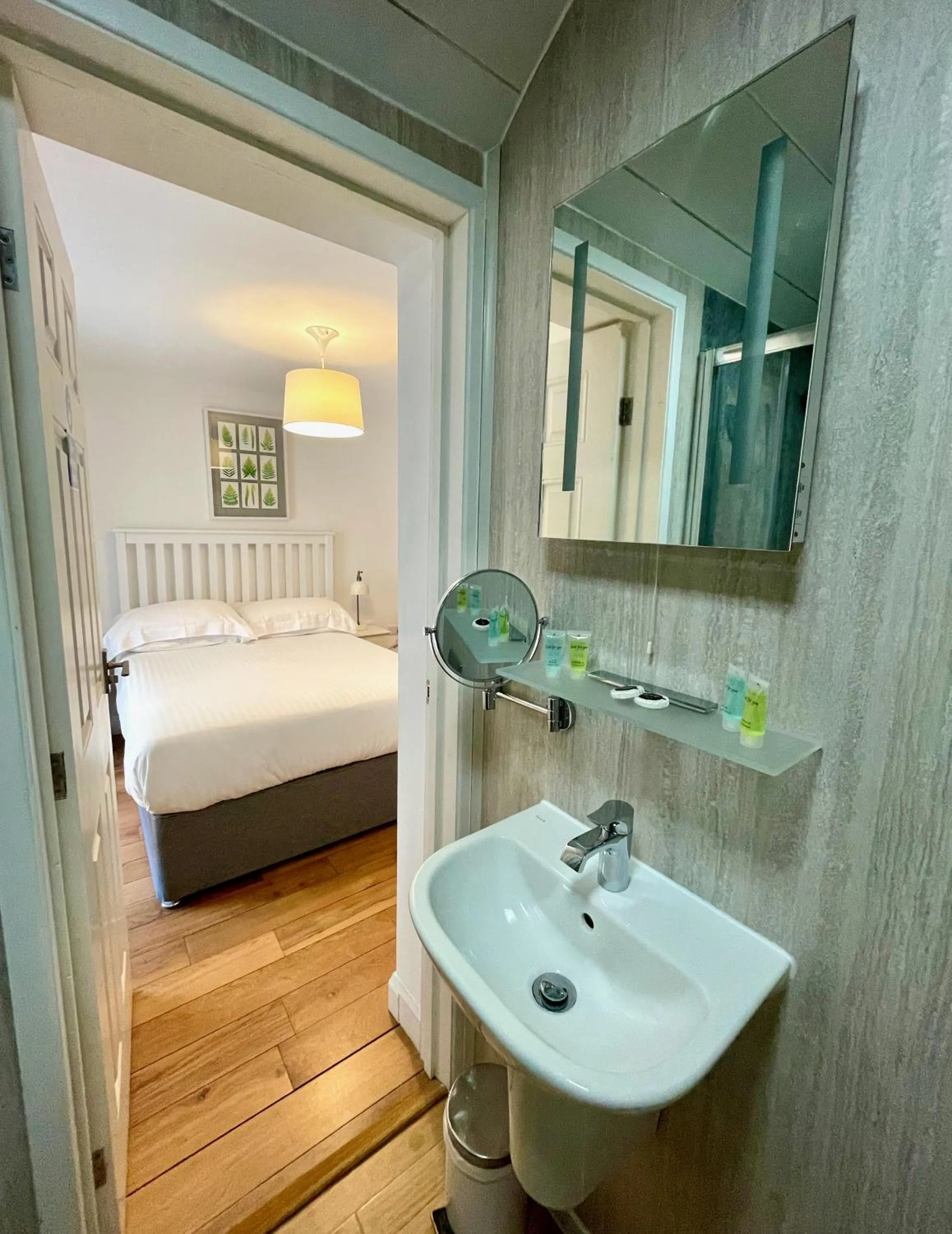 Bed in The Queen's Head Hotel