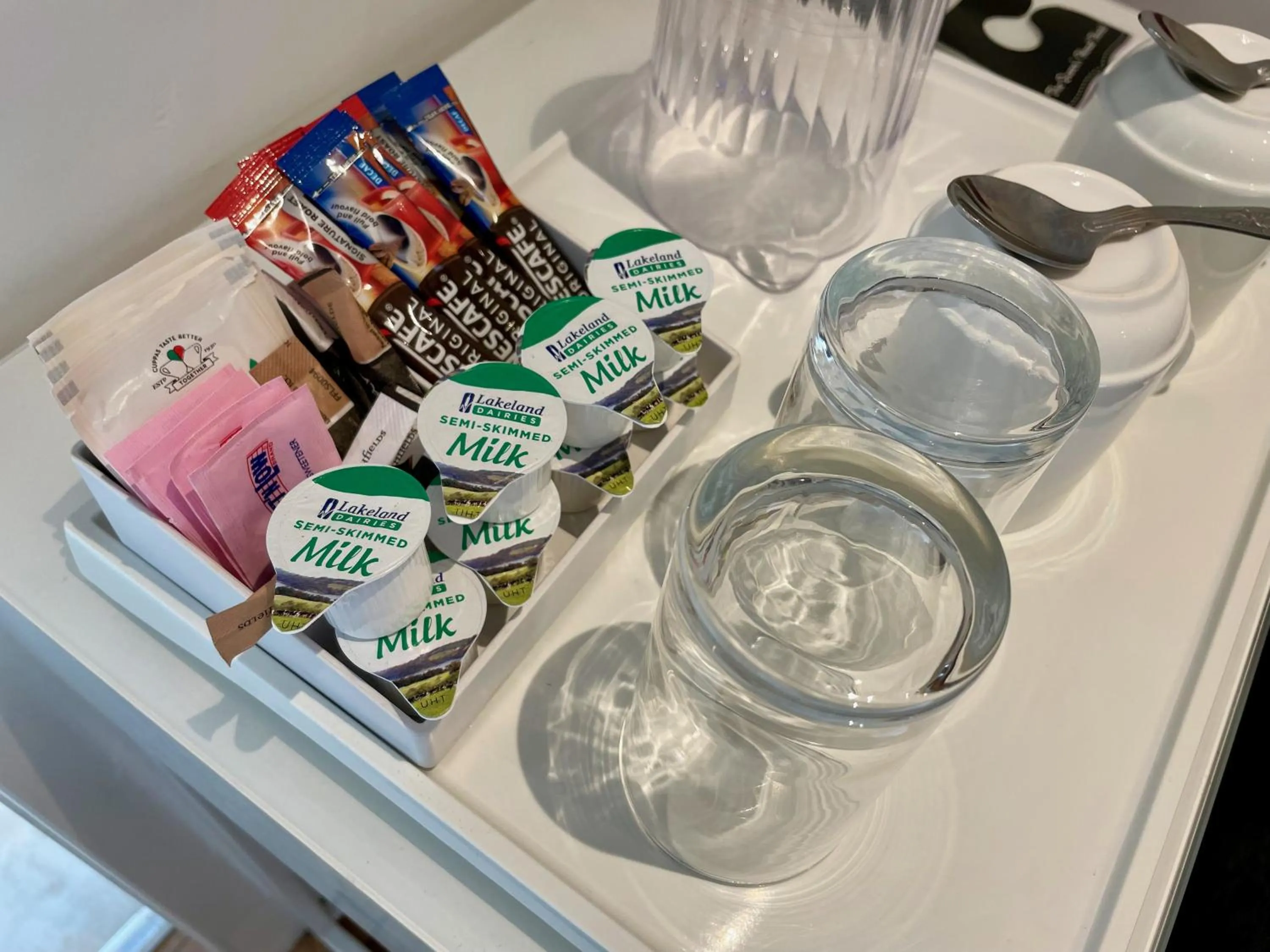 Coffee/tea facilities in The Queen's Head Hotel