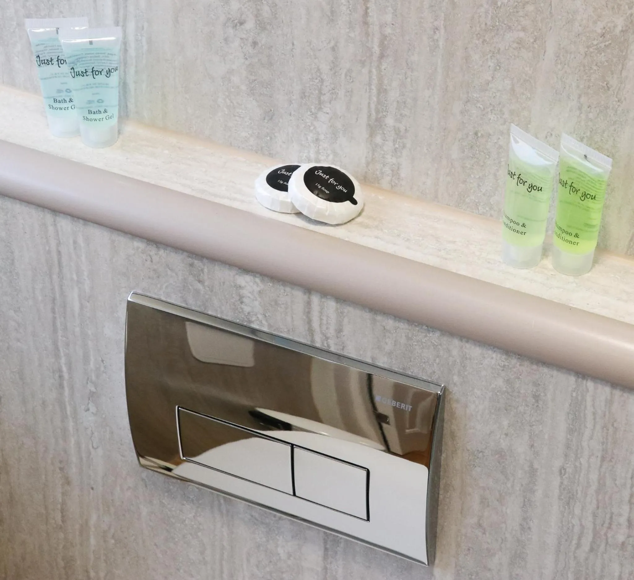 Bathroom in The Queen's Head Hotel