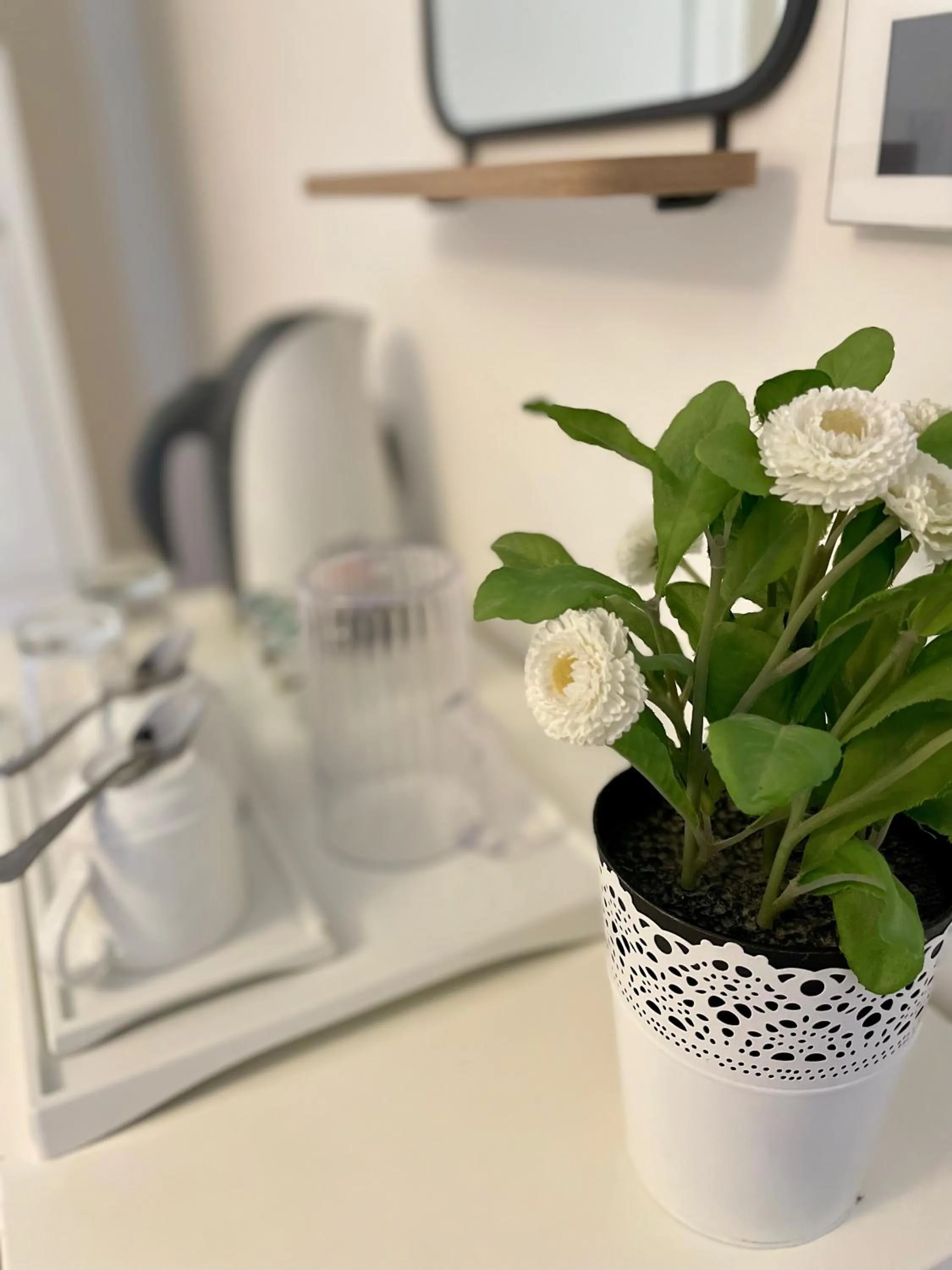 Coffee/tea facilities in The Queen's Head Hotel