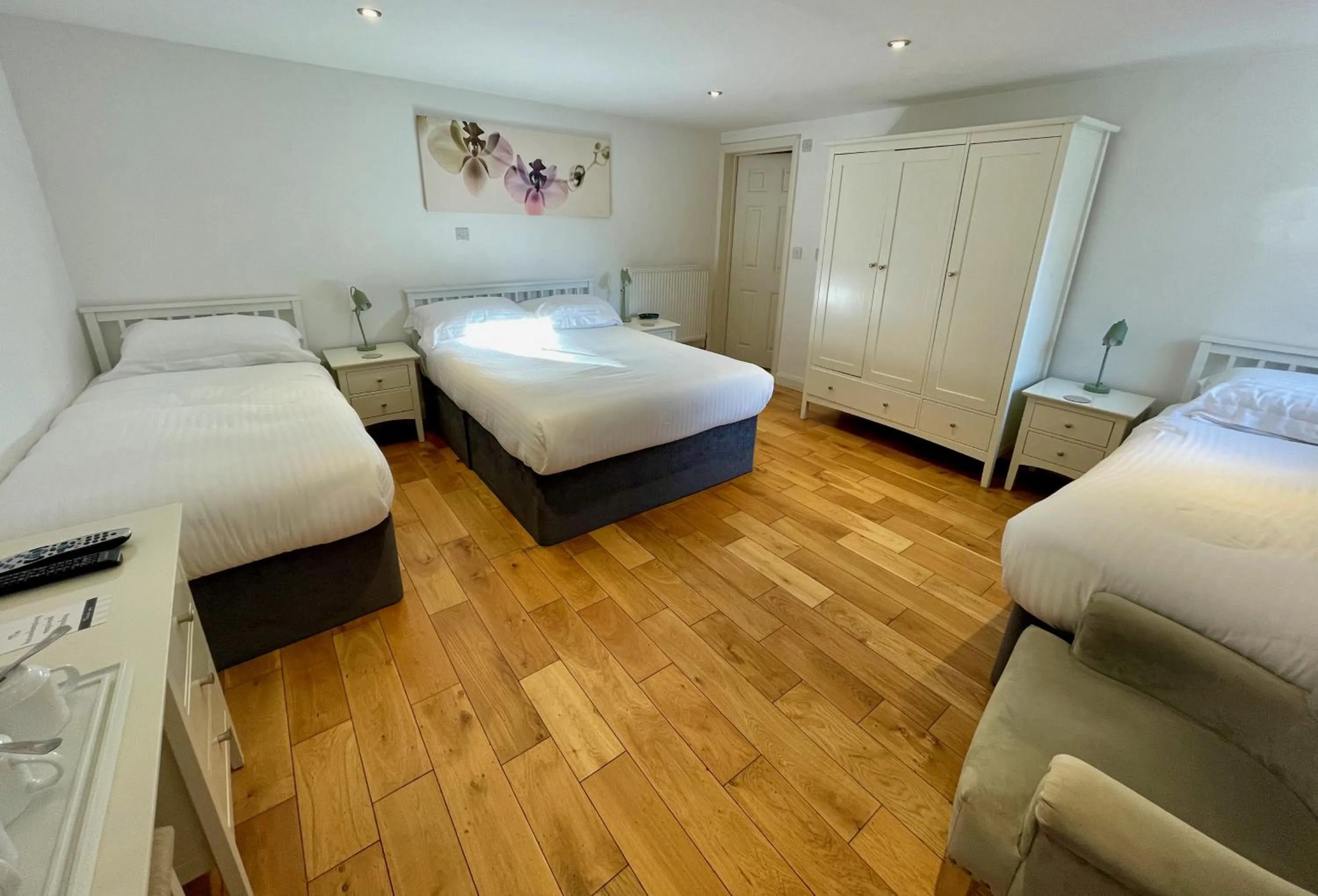 Bed in The Queen's Head Hotel