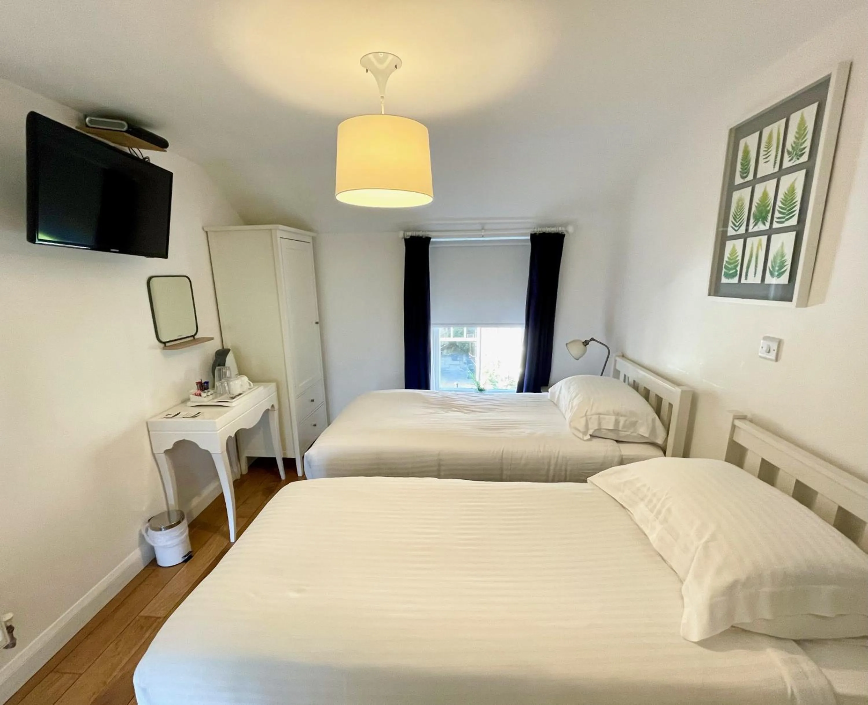 Bed in The Queen's Head Hotel