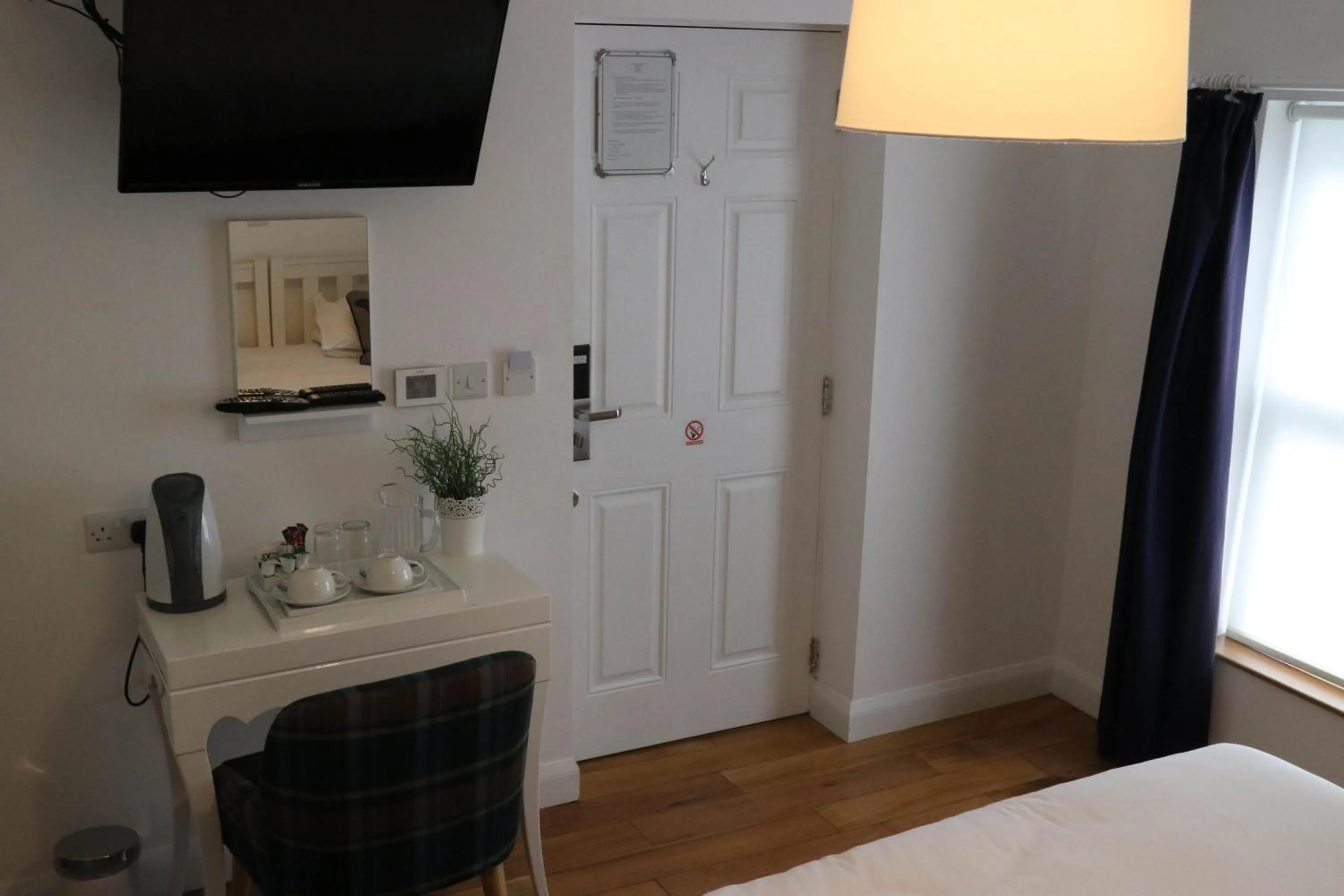 TV and multimedia, Bed in The Queen's Head Hotel