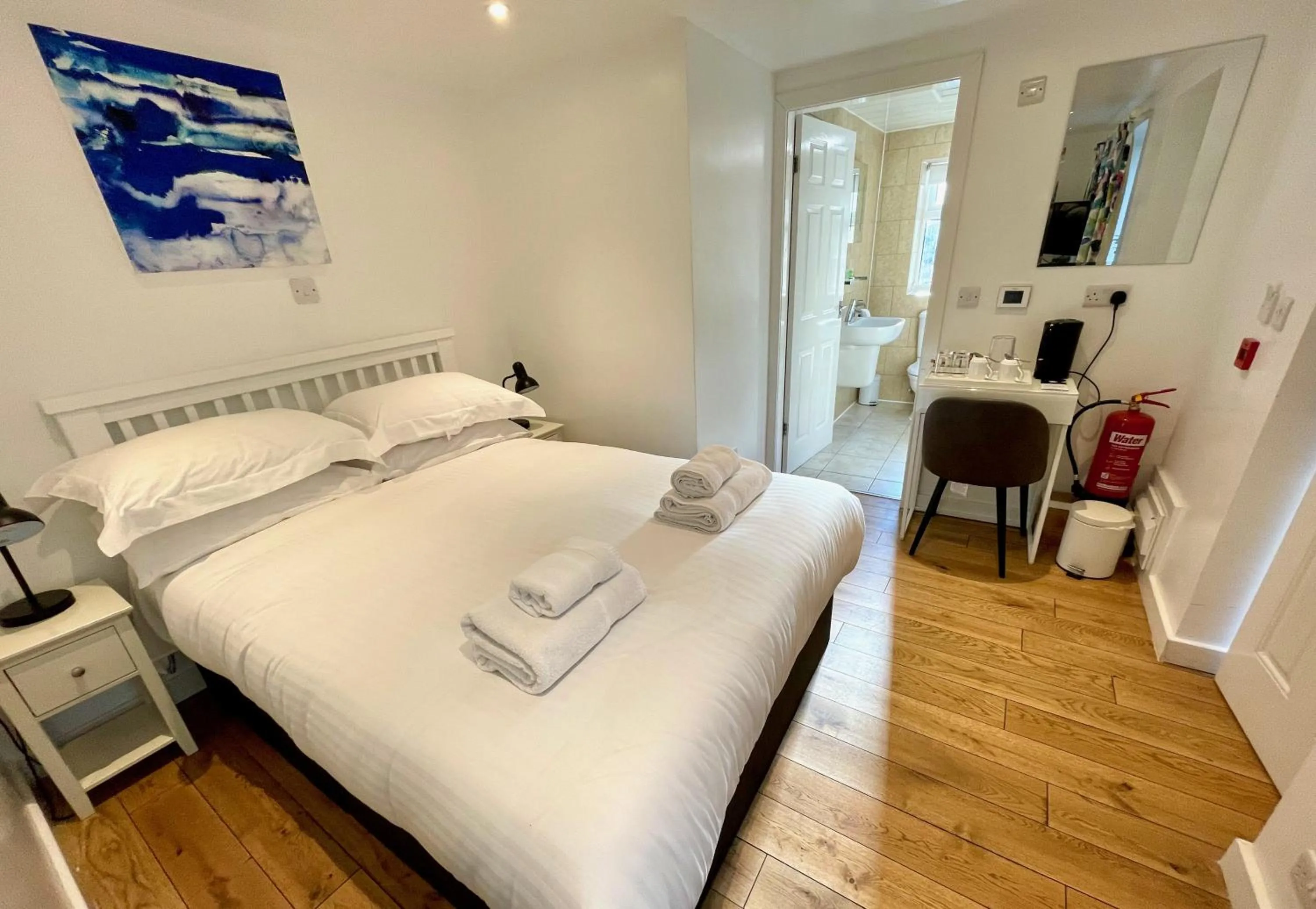 Bed in The Queen's Head Hotel