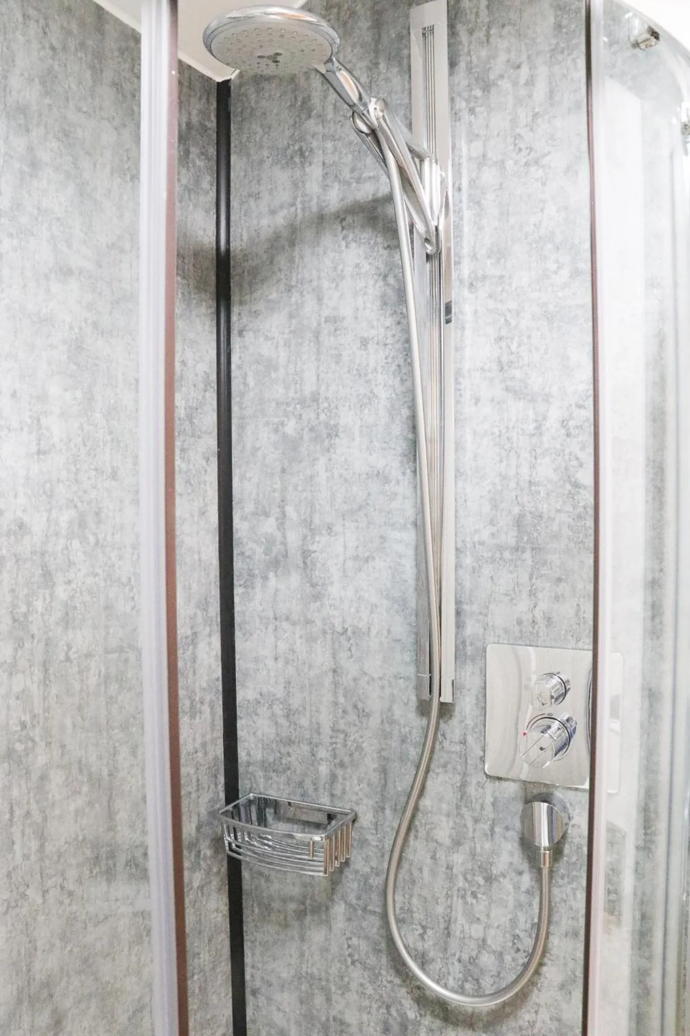 Bathroom in The Queen's Head Hotel