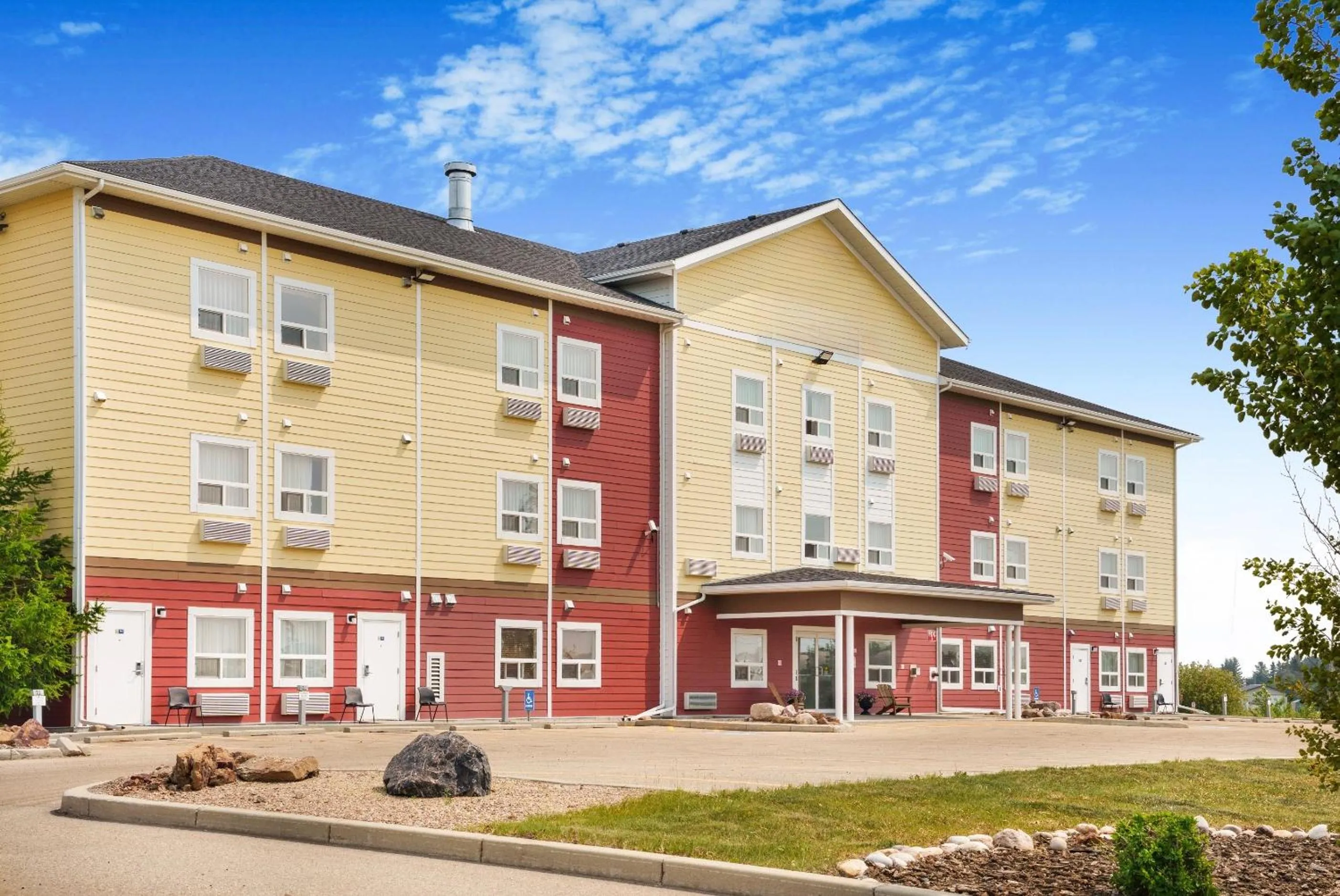 Property building in Elk Island Studios - Lamont