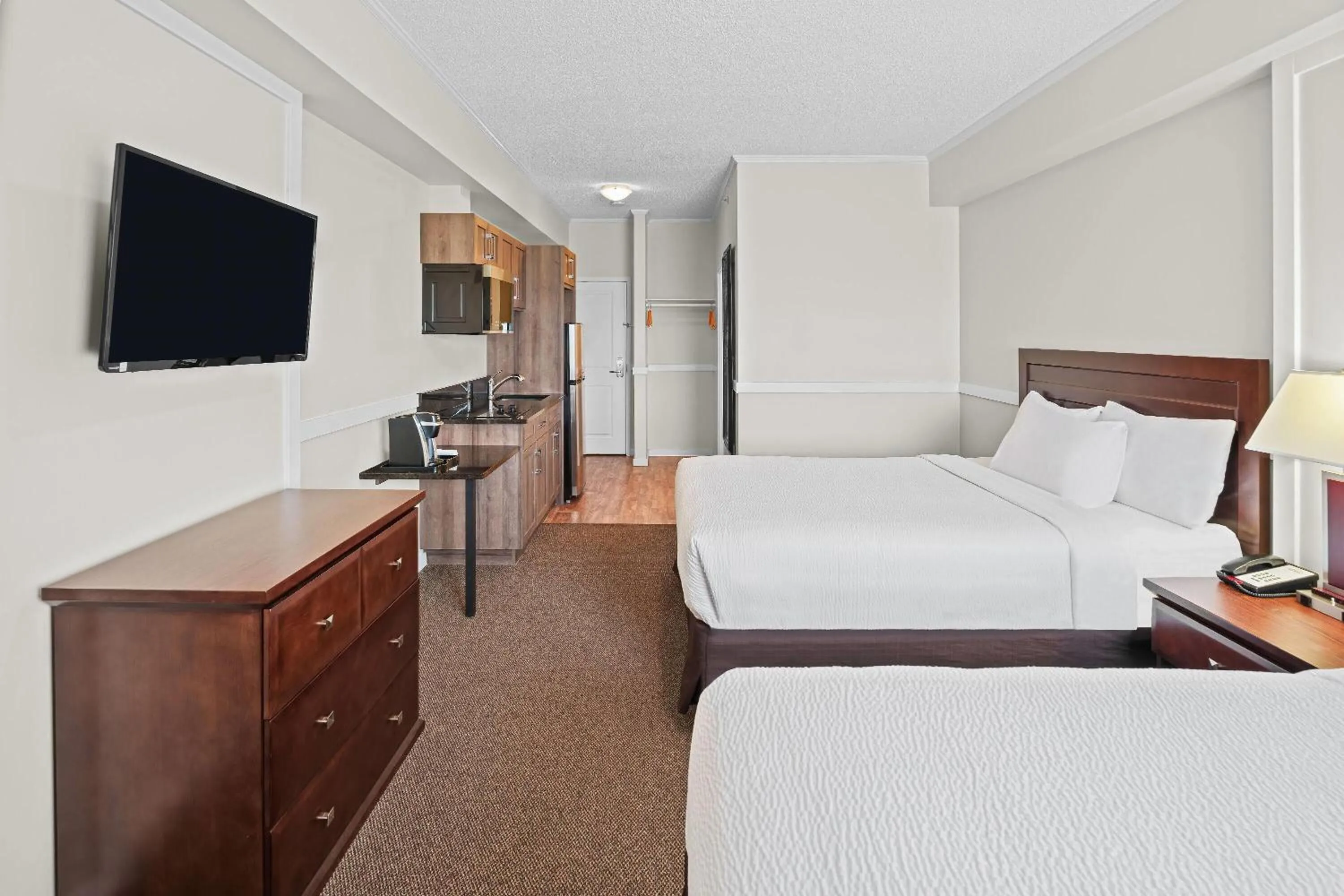 Photo of the whole room, Bed in Days Inn by Wyndham Lamont