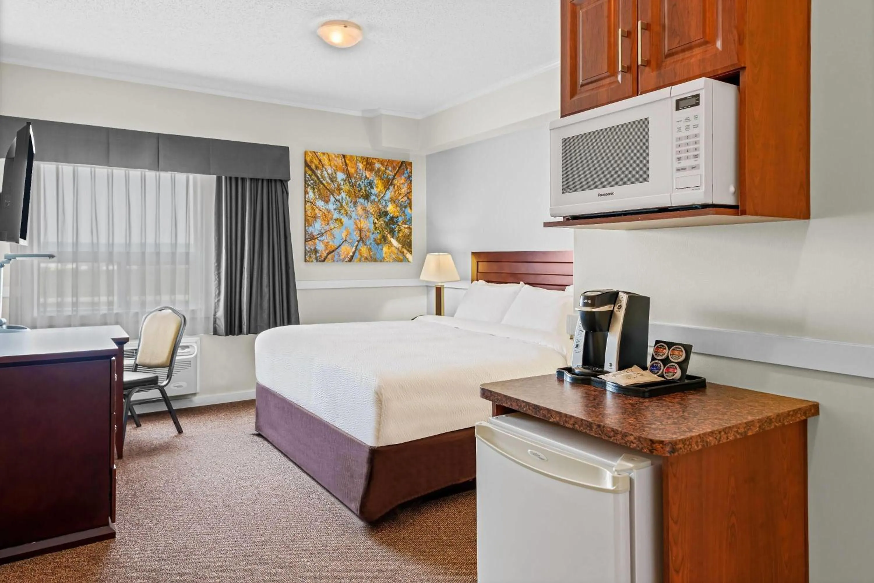 Bed in Days Inn by Wyndham Lamont