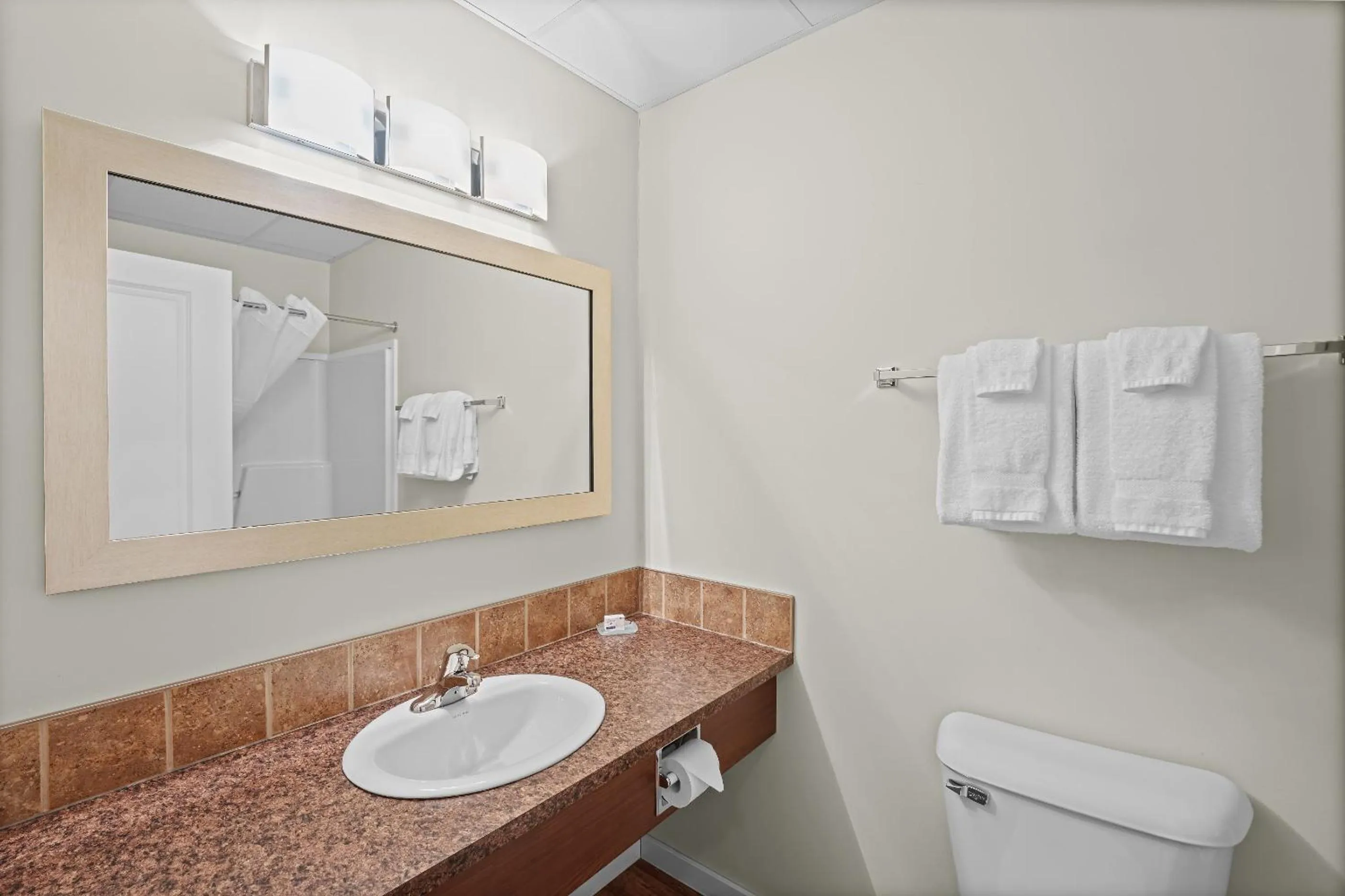 Bathroom in Elk Island Studios - Lamont