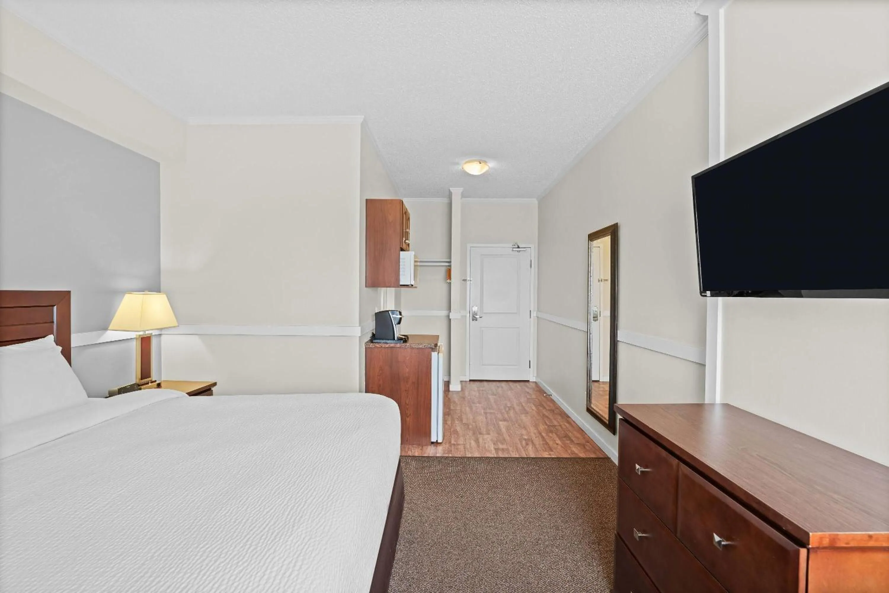 Bed in Days Inn by Wyndham Lamont