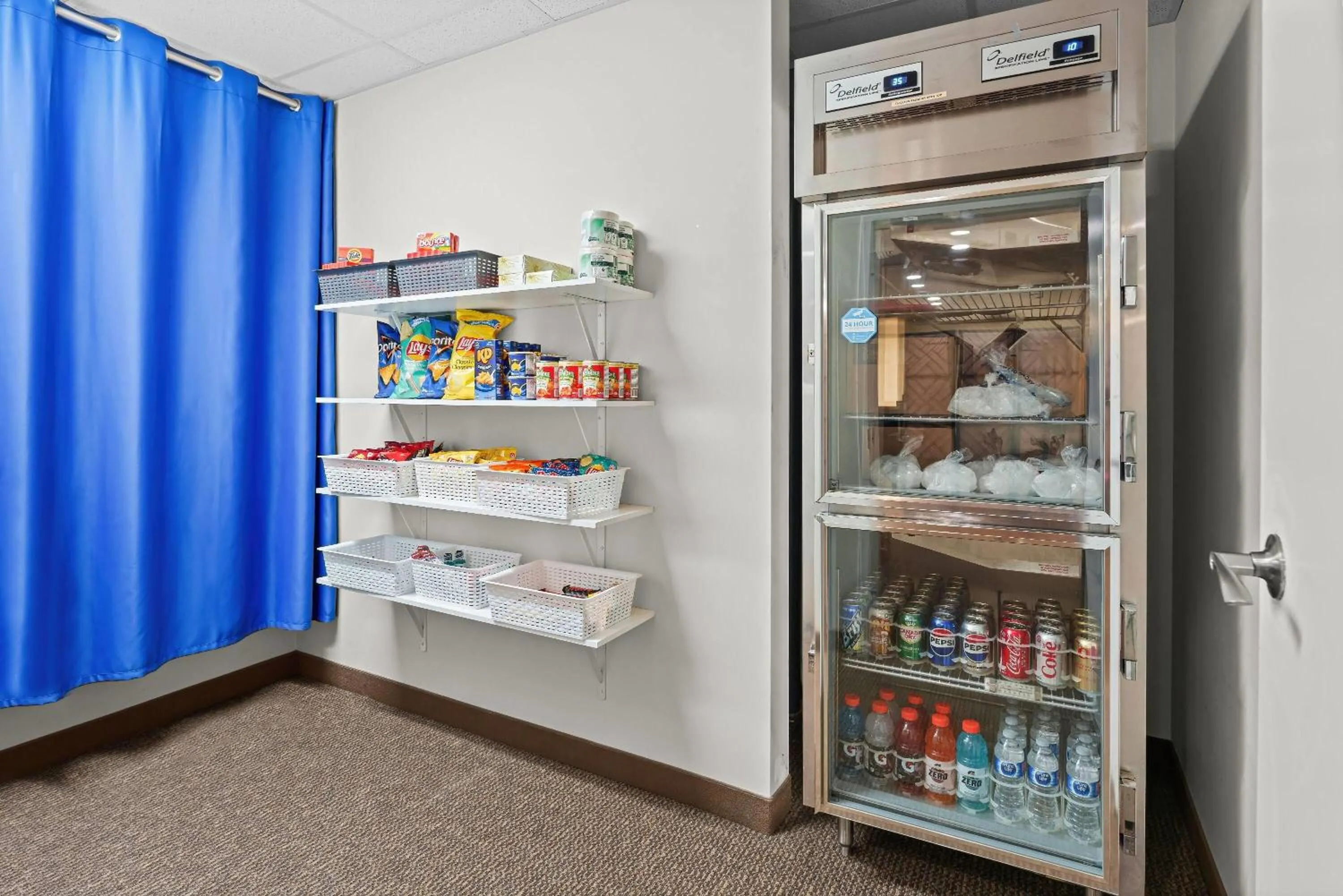 Food and drinks in Days Inn by Wyndham Lamont