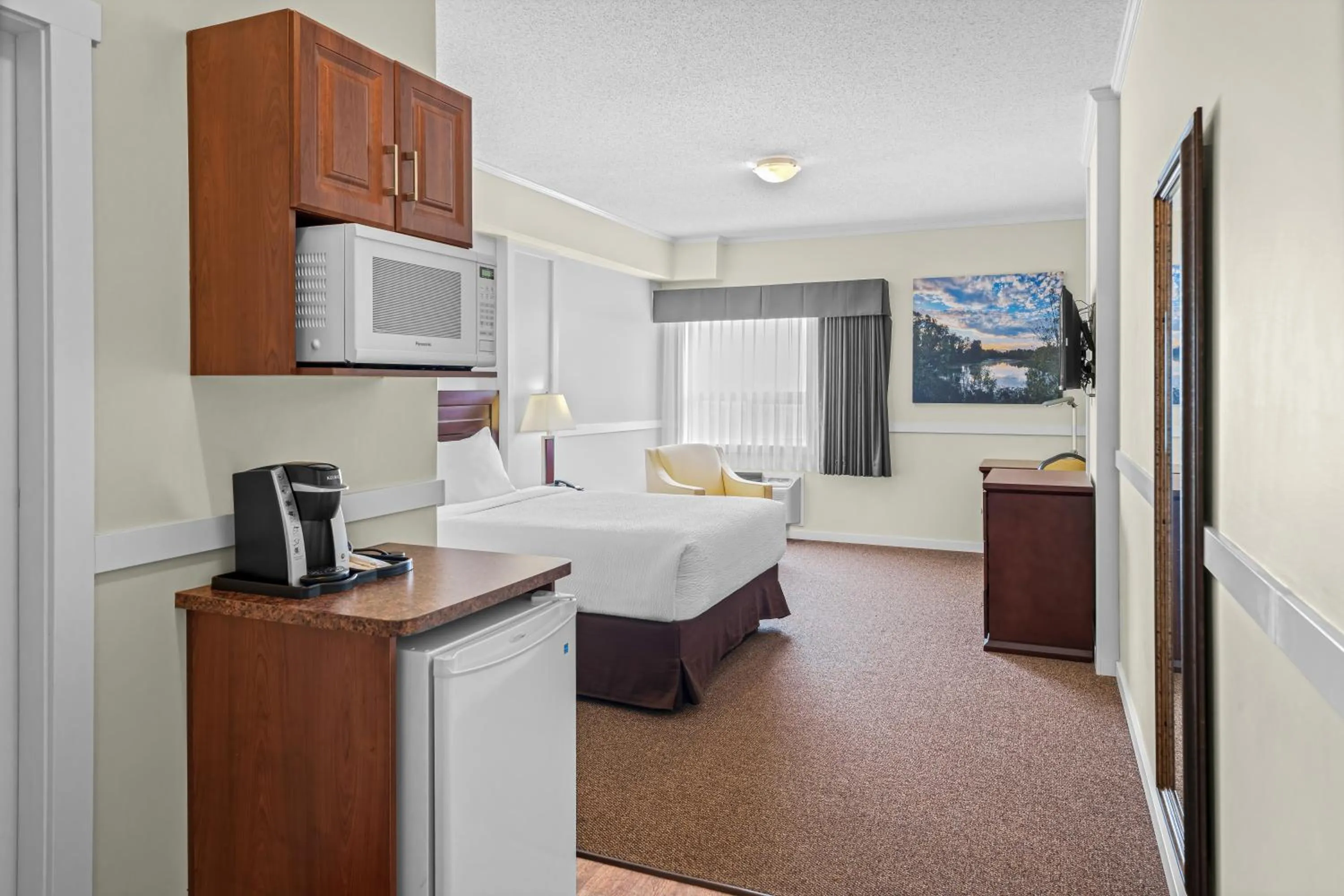 Bed in Days Inn by Wyndham Lamont