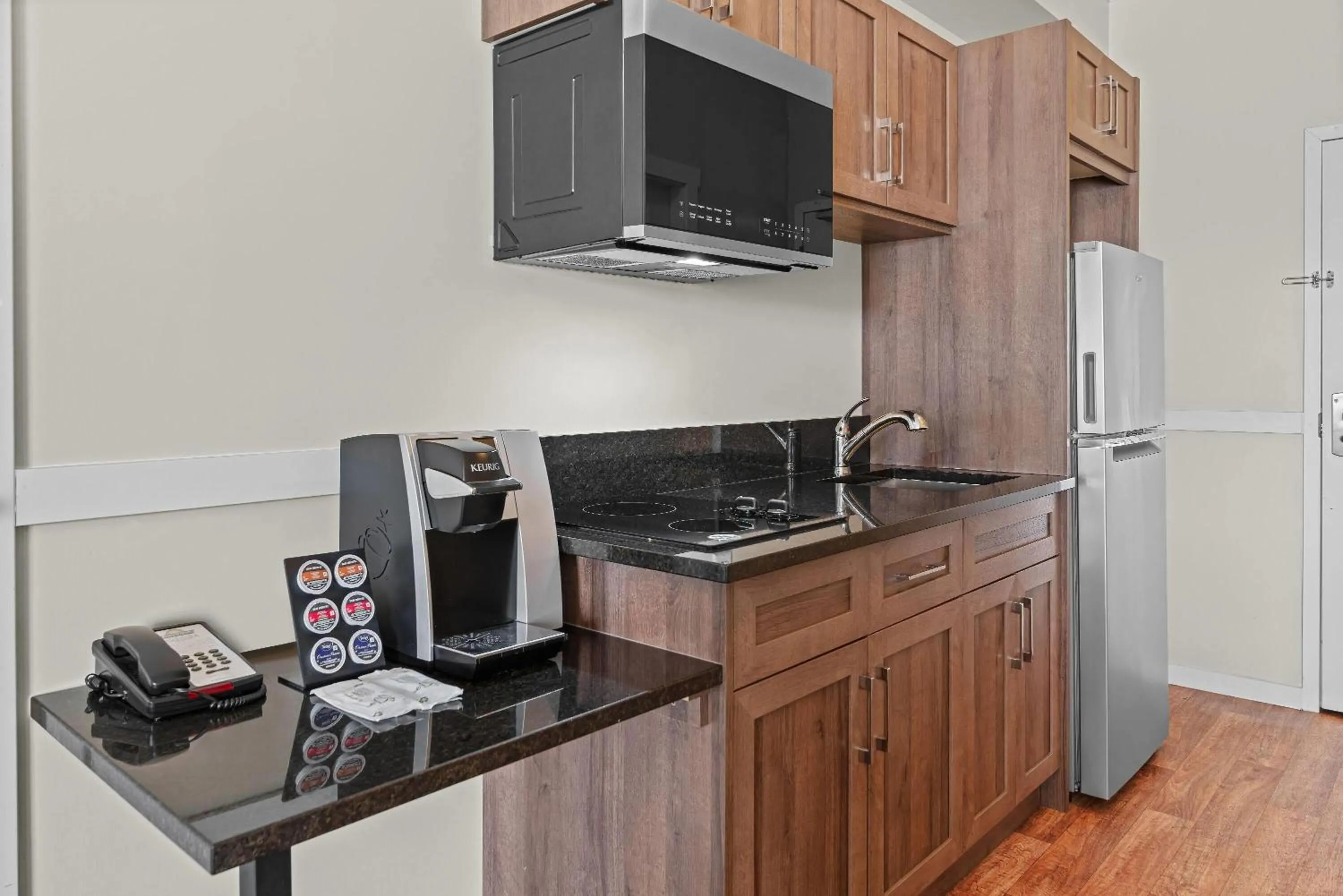 Photo of the whole room in Days Inn by Wyndham Lamont