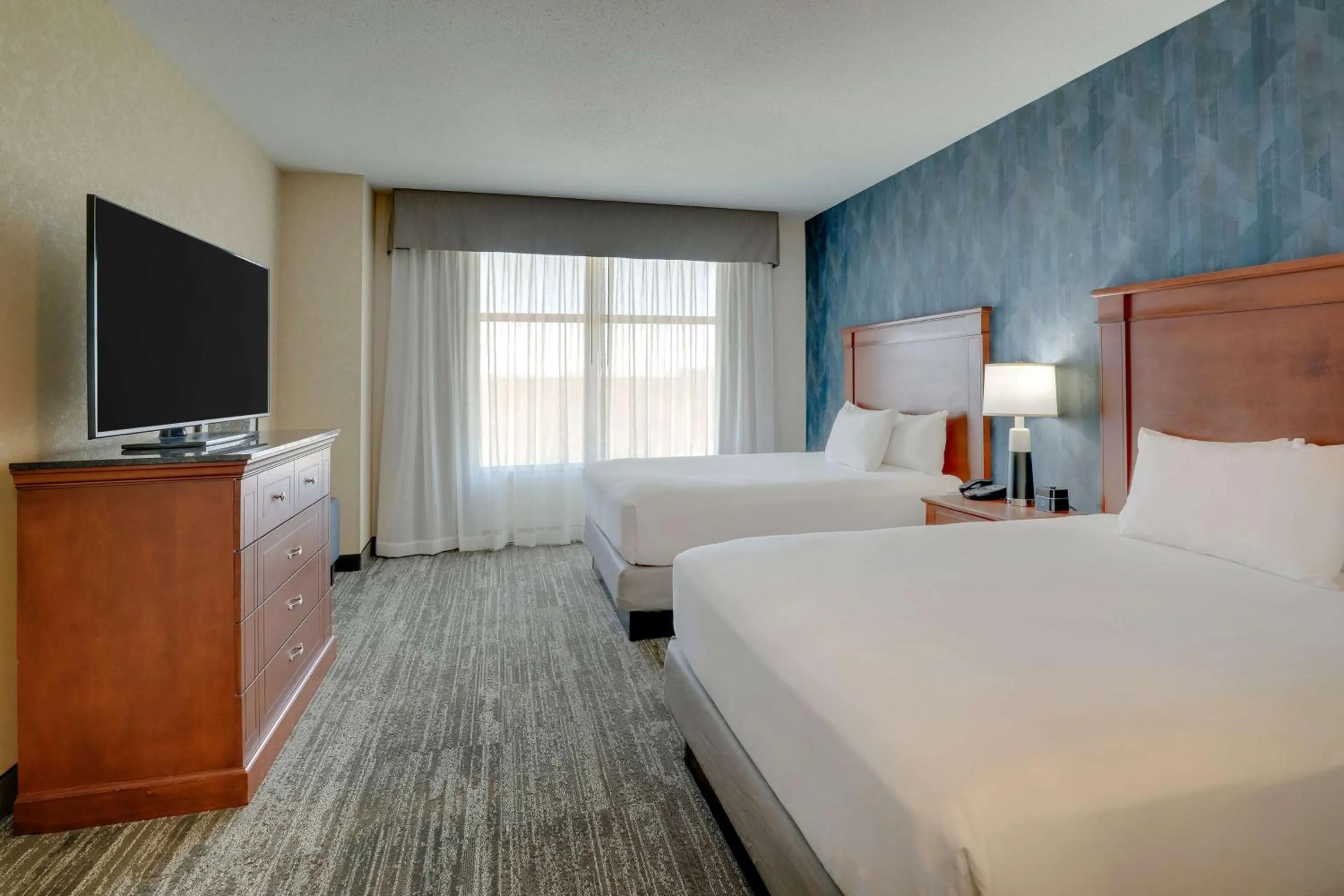 Bedroom, Bed in Drury Plaza Hotel Mt Vernon