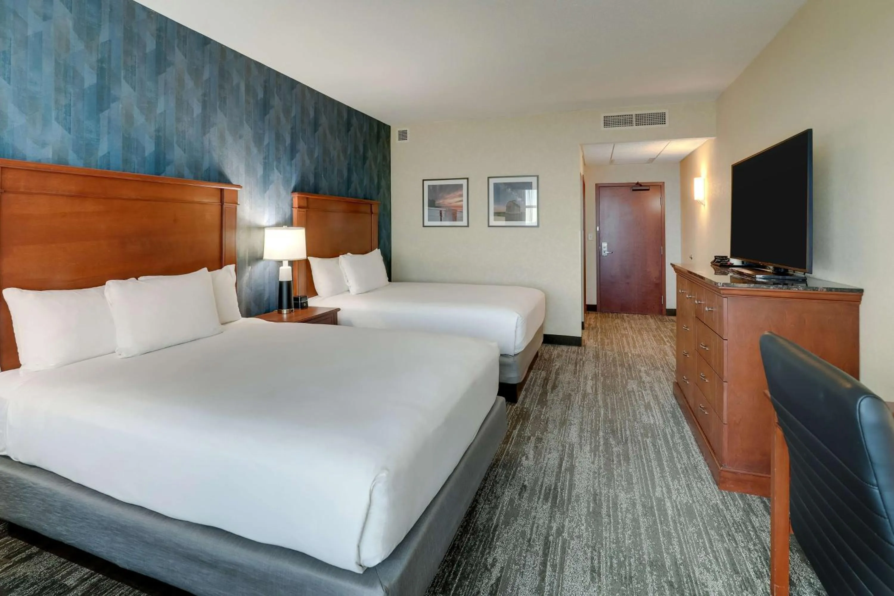 Bedroom, Bed in Drury Plaza Hotel Mt Vernon