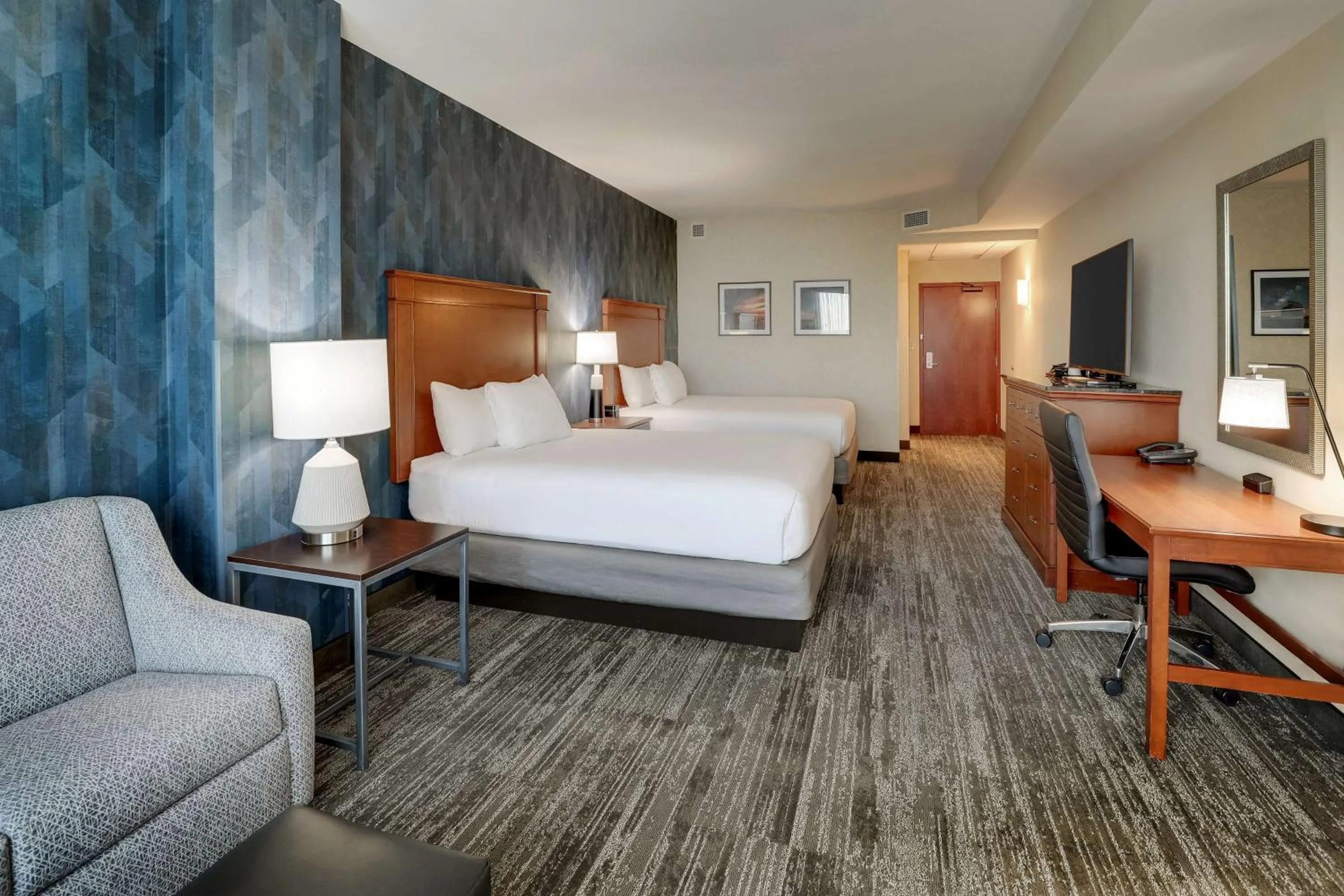 Bedroom, Bed in Drury Plaza Hotel Mt Vernon