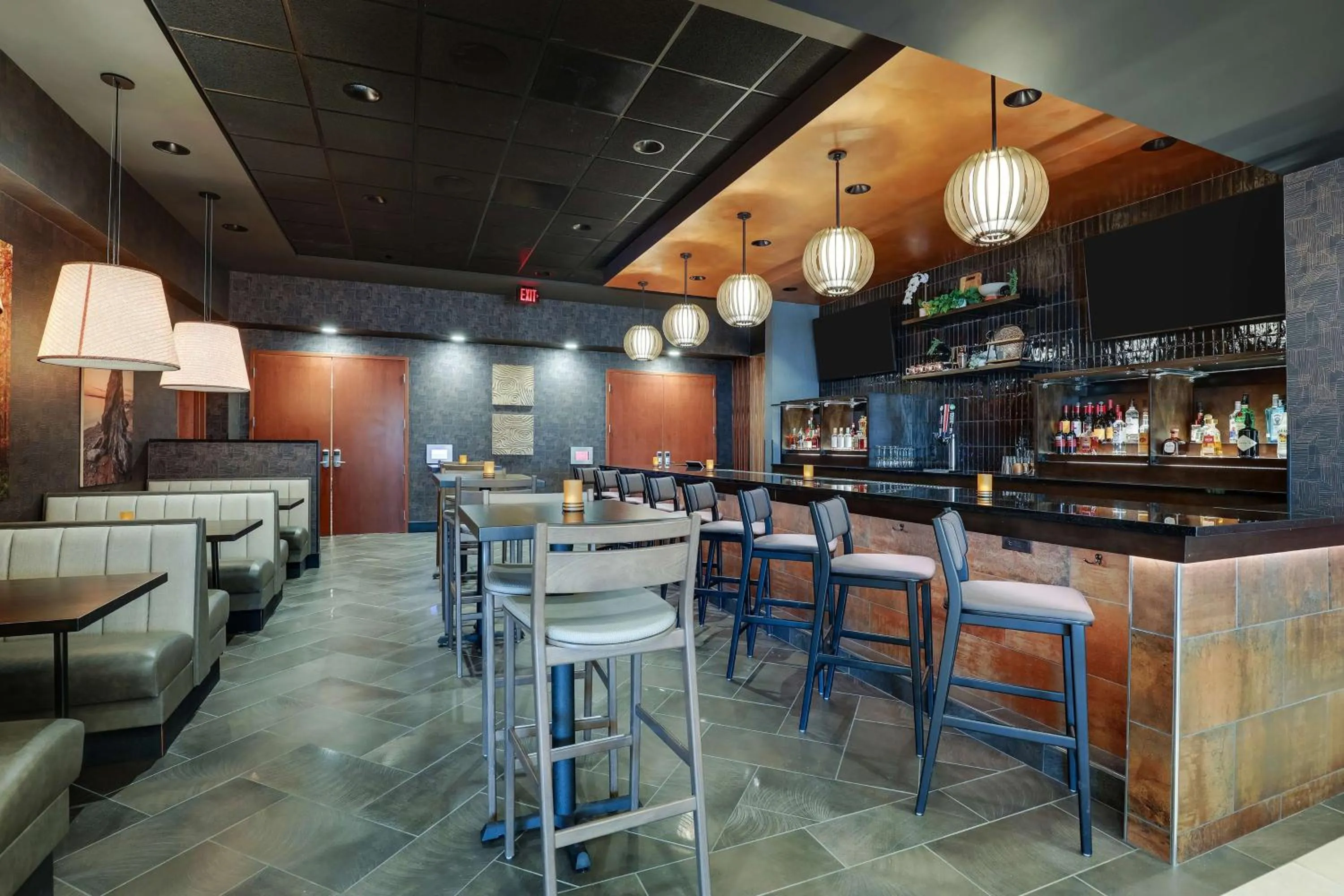 Lounge or bar in Drury Plaza Hotel Mt Vernon