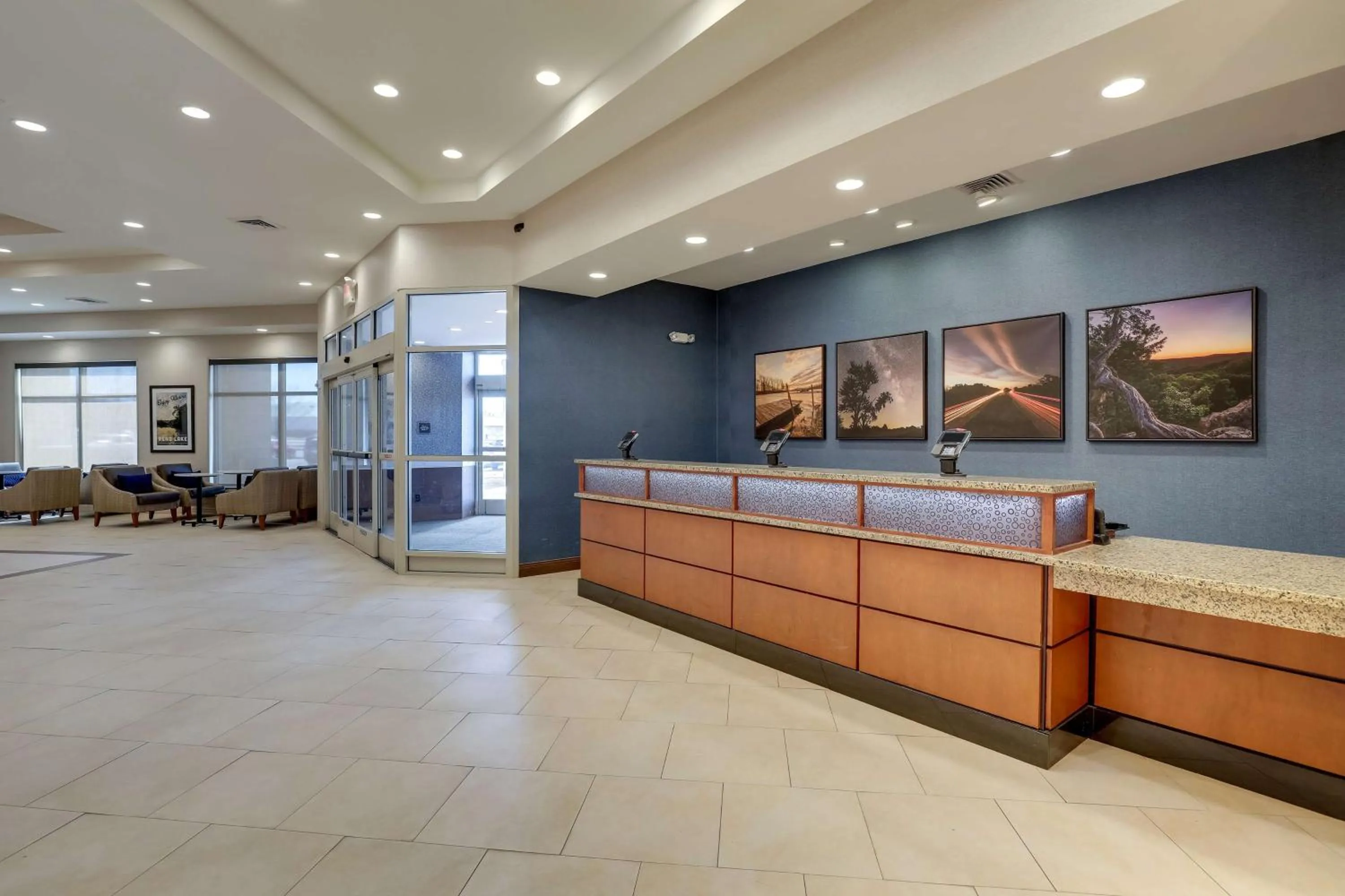 Lobby or reception in Drury Plaza Hotel Mt Vernon