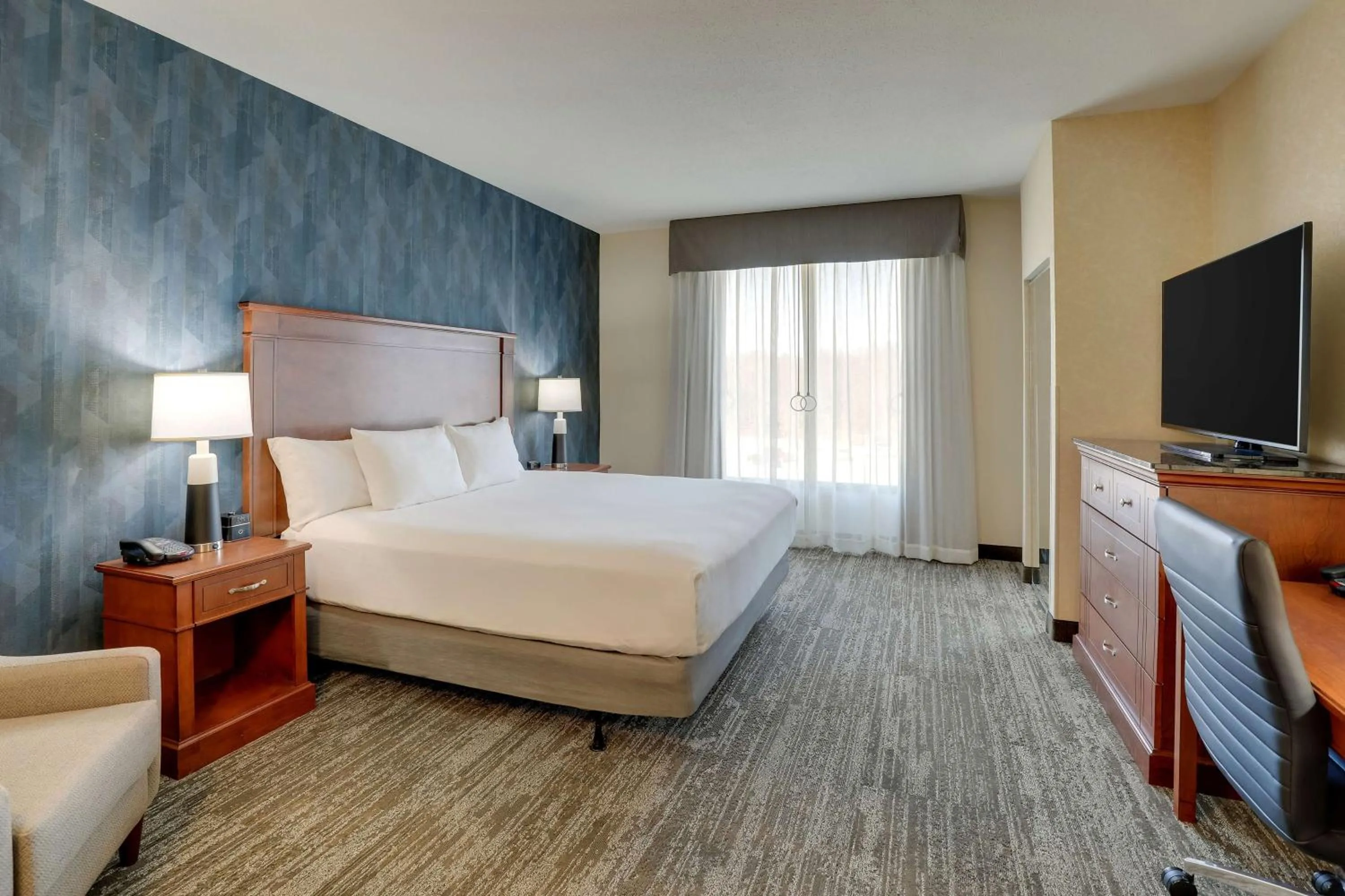 Bedroom, Bed in Drury Plaza Hotel Mt Vernon