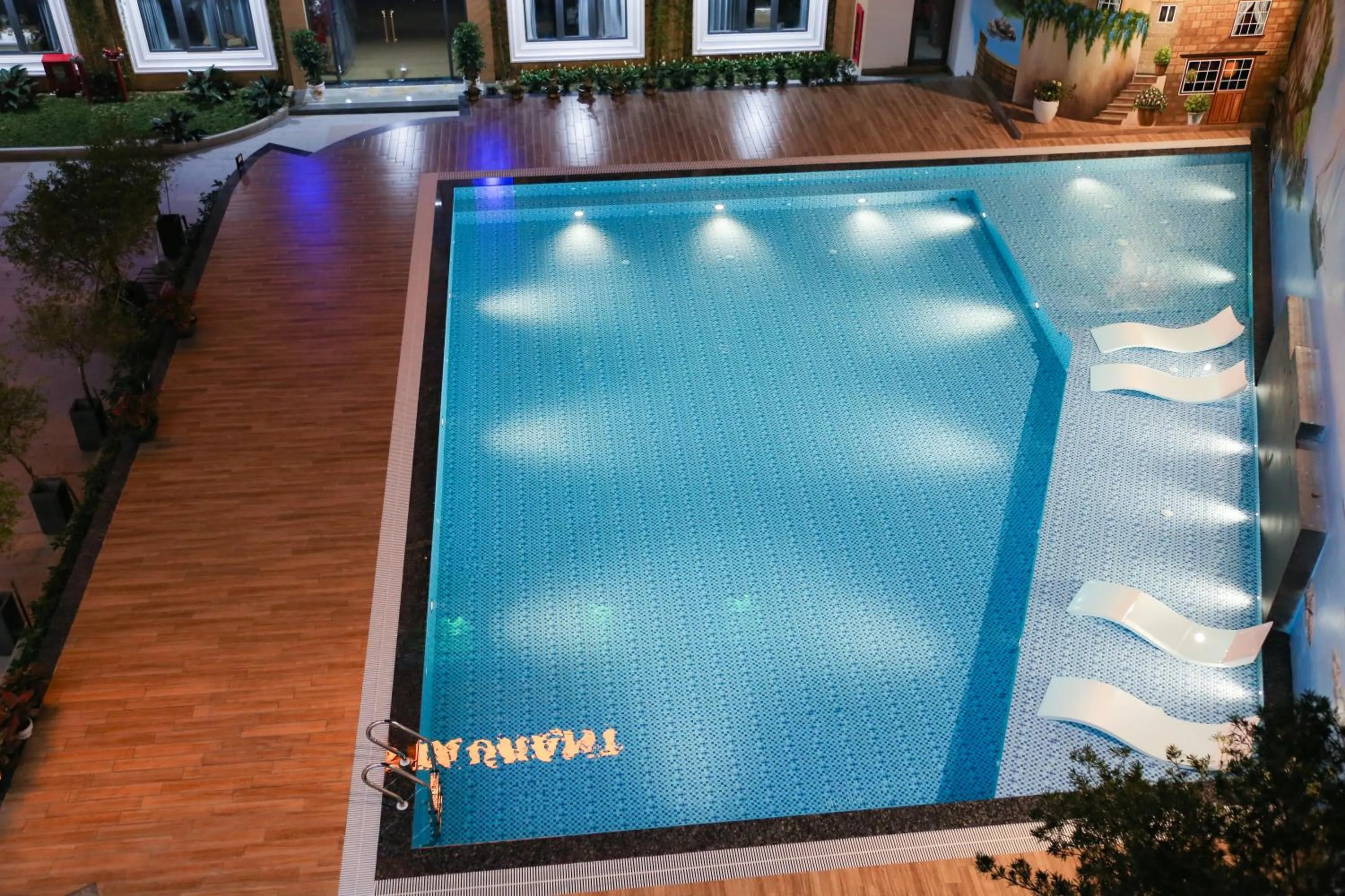 Swimming pool in Phú Long Tam Kỳ Hotel & Restaurant