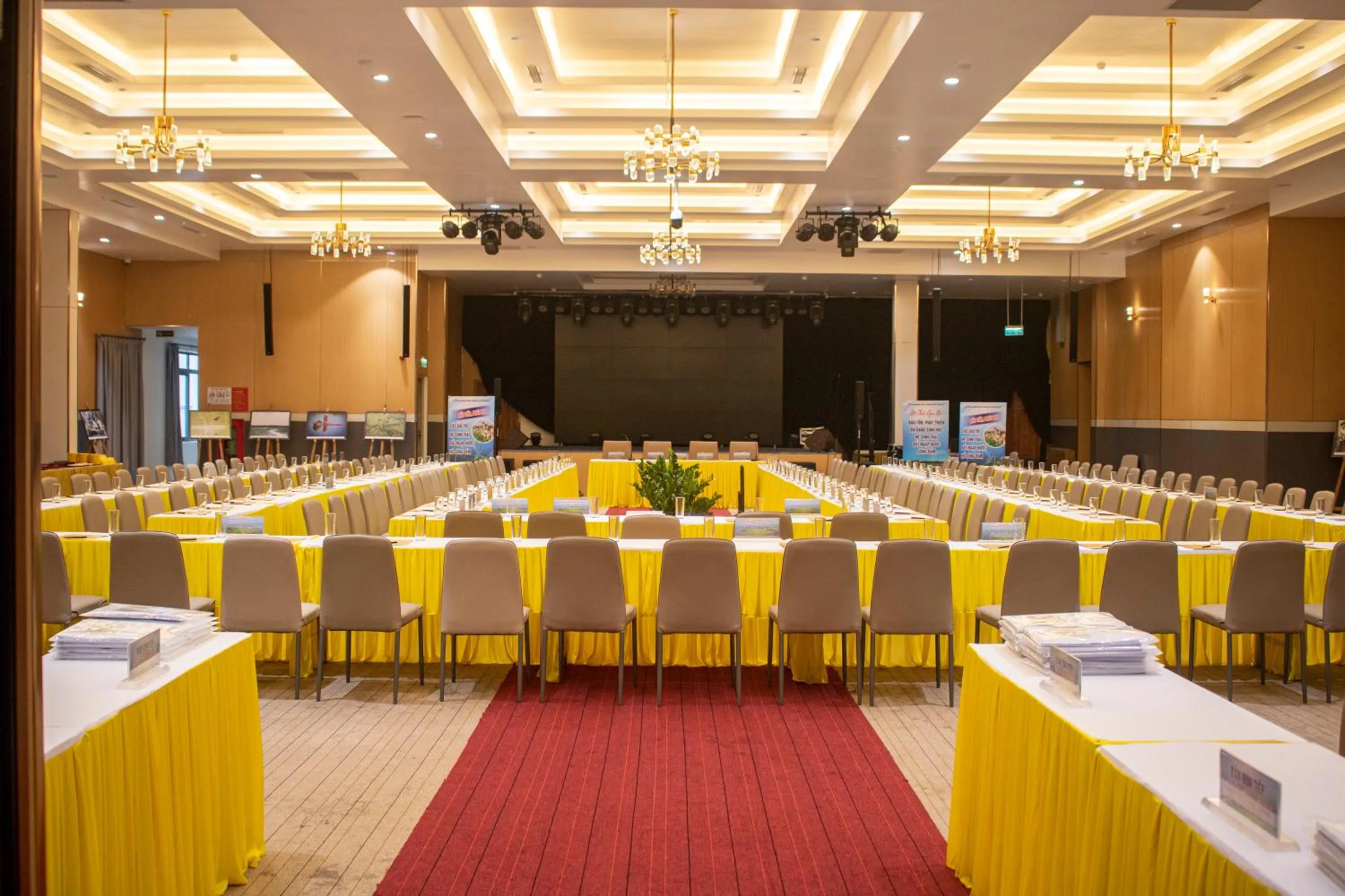 Meeting/conference room in Phú Long Tam Kỳ Hotel & Restaurant
