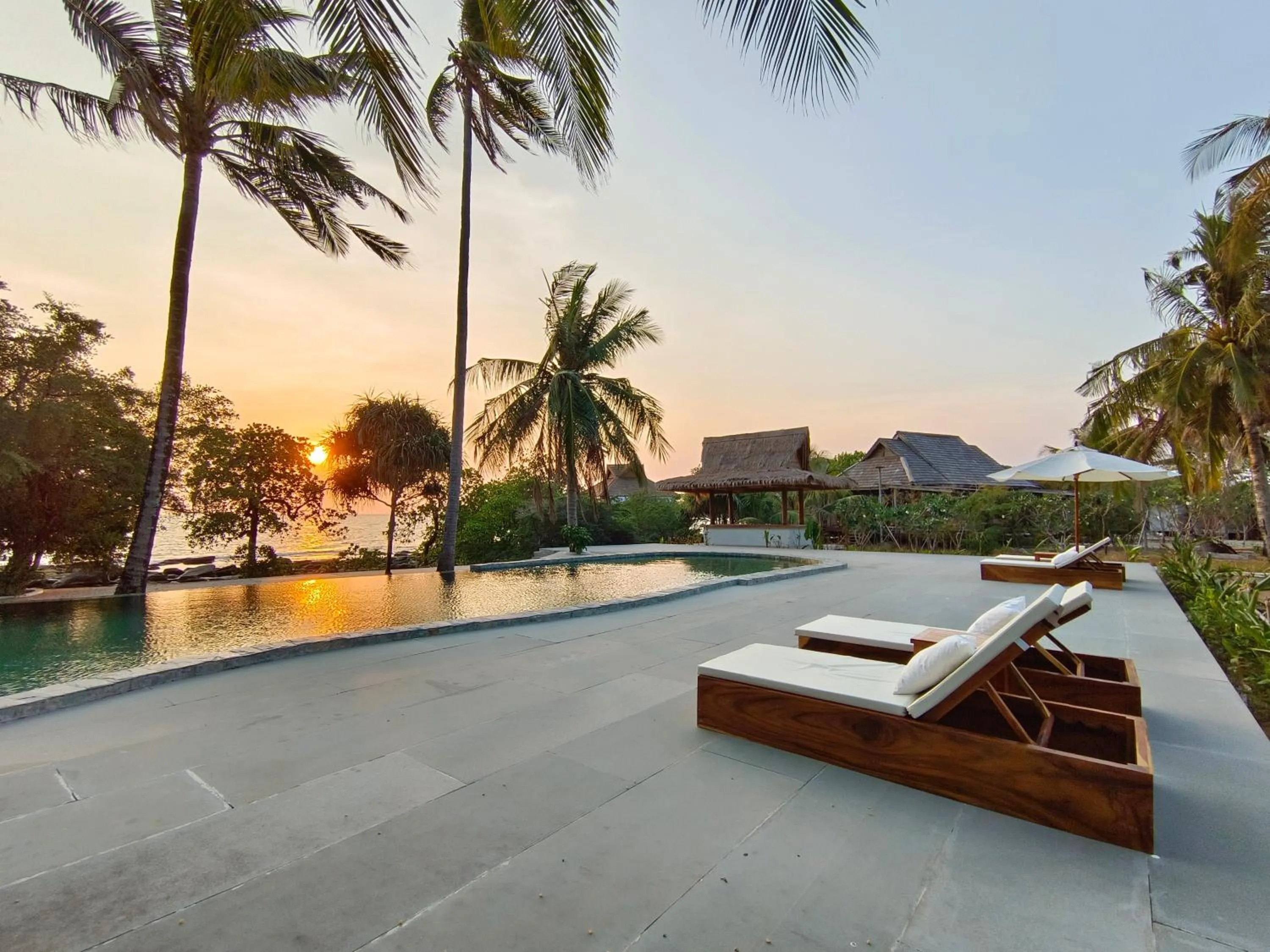 Swimming pool in Full Moon Private Island