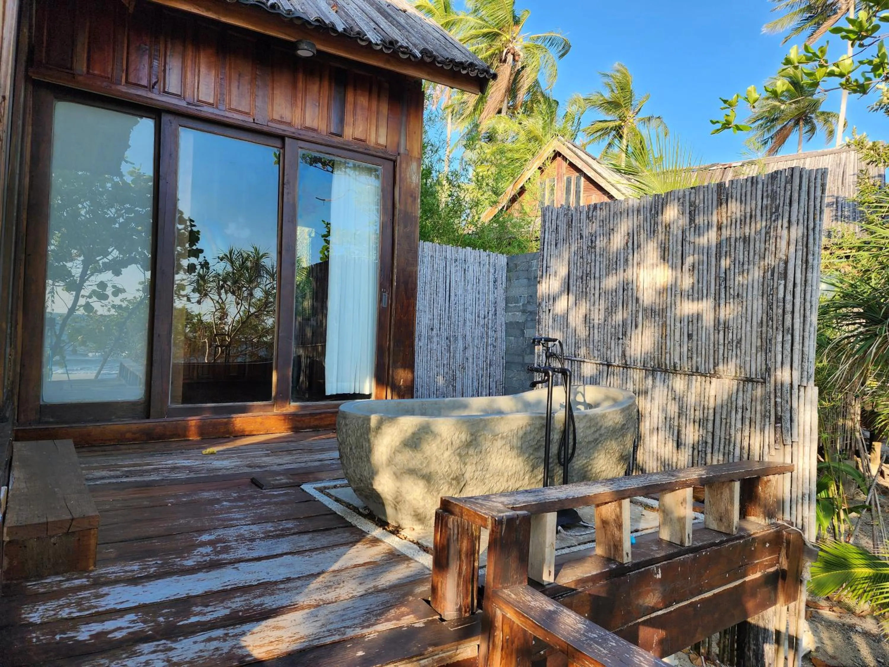 Bath in Full Moon Private Island