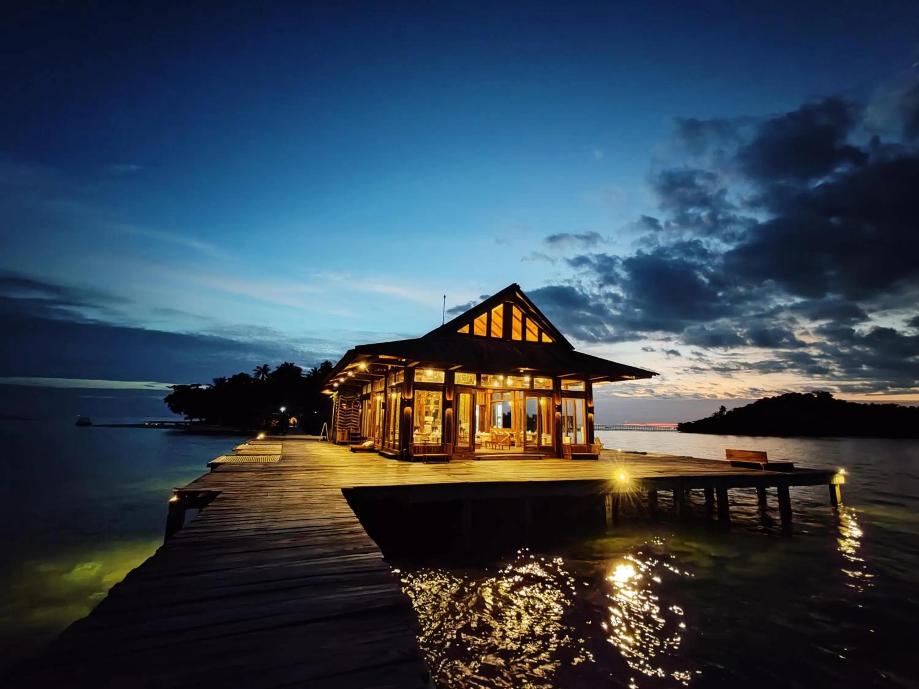 Restaurant/places to eat in Full Moon Private Island