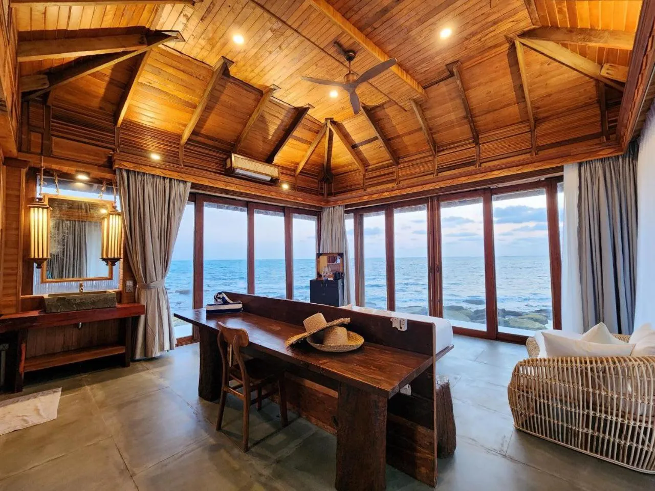 Bedroom, Bed in Full Moon Private Island