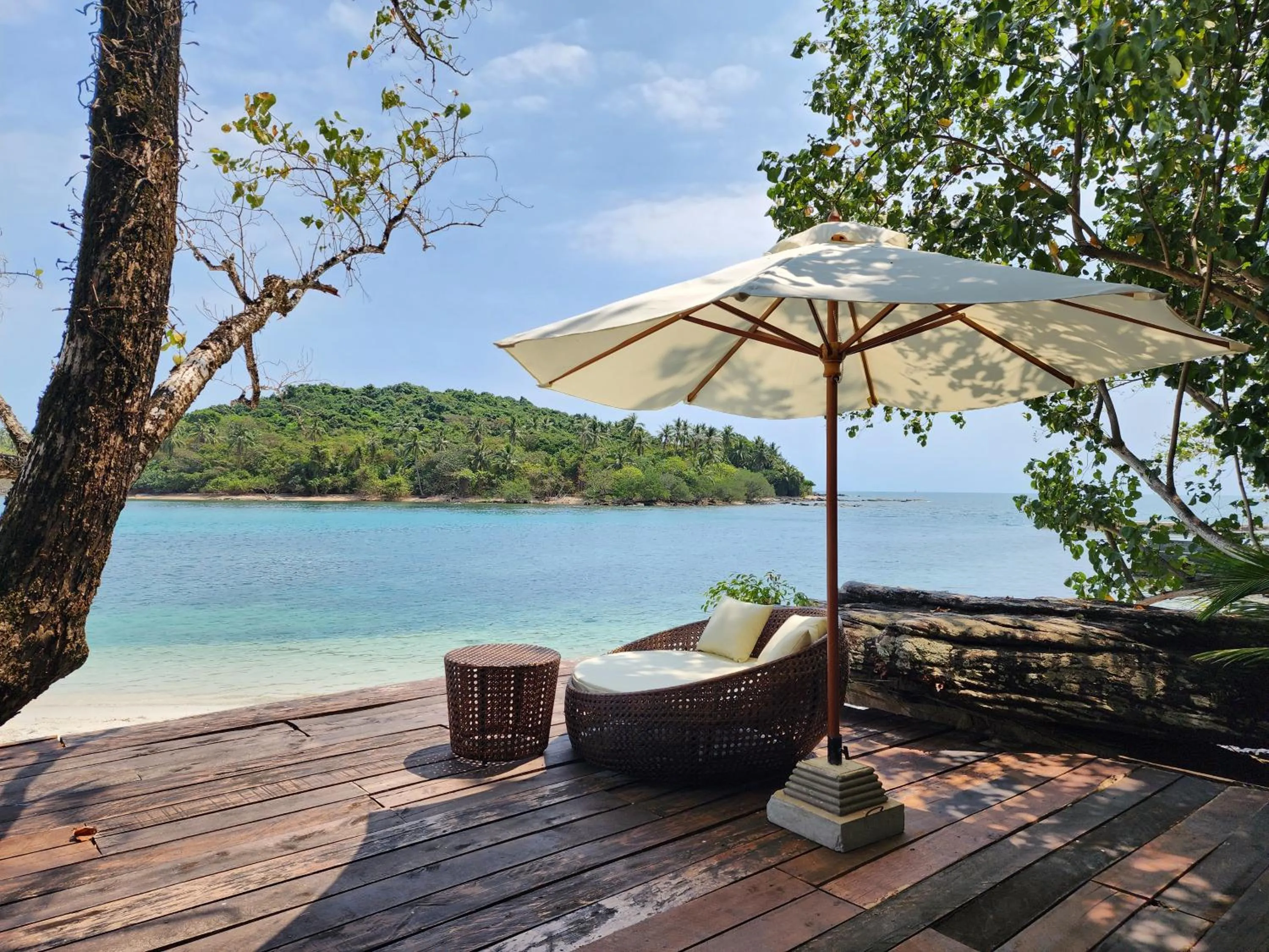 Natural landscape in Full Moon Private Island