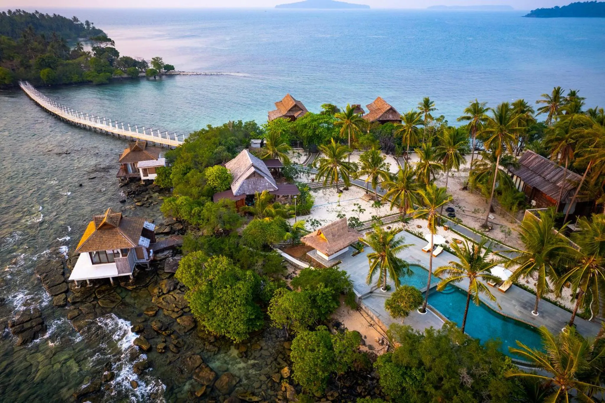 Swimming pool in Full Moon Private Island
