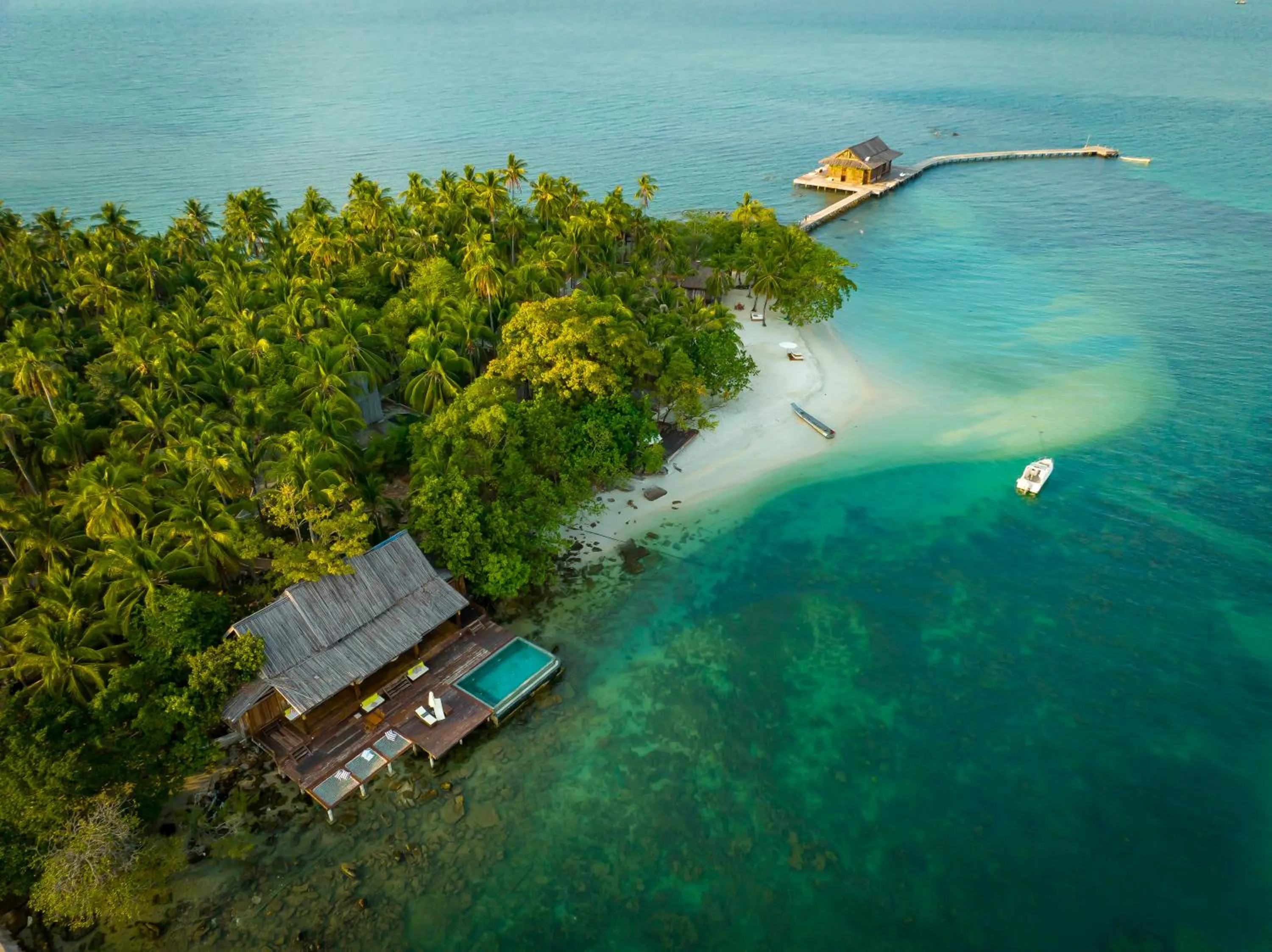 Bird's eye view in Full Moon Private Island