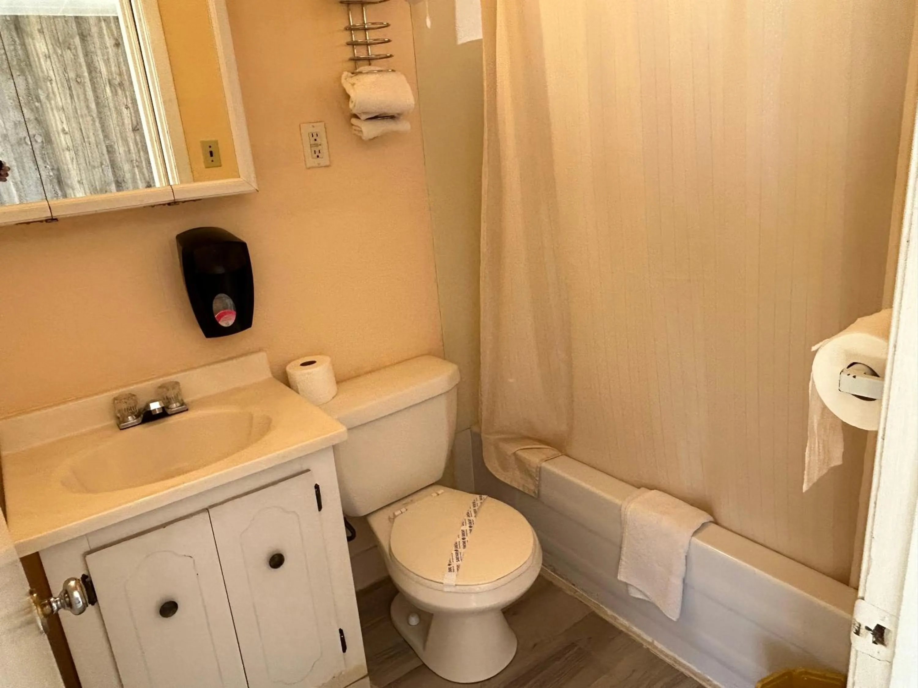 Road Runner Motel Merritt BC