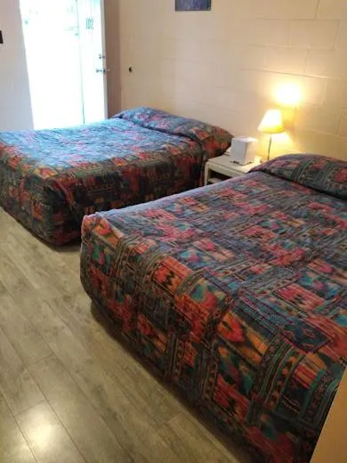 Bedroom in Road Runner Motel Merritt BC