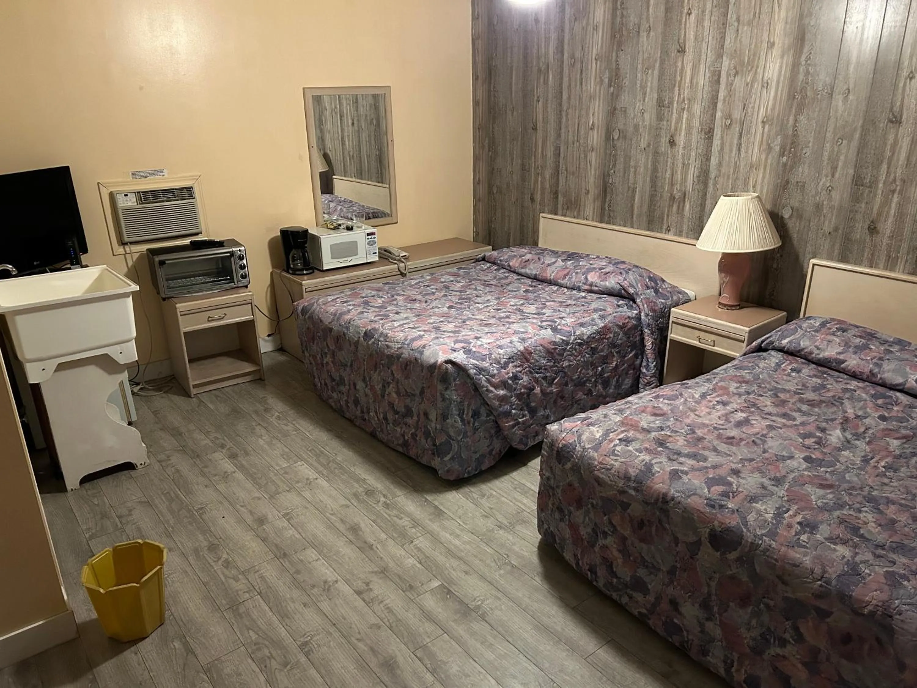 Road Runner Motel Merritt BC