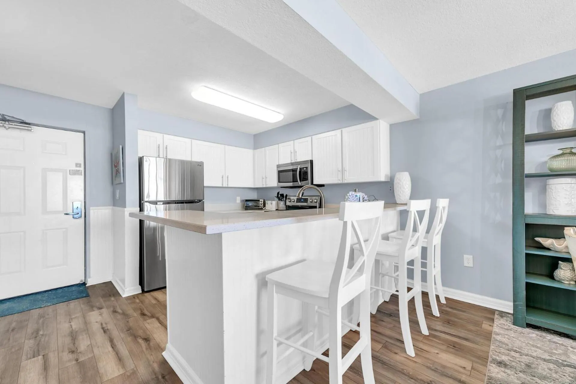 Kitchen or kitchenette in Pelican Beach Resort by Colasan