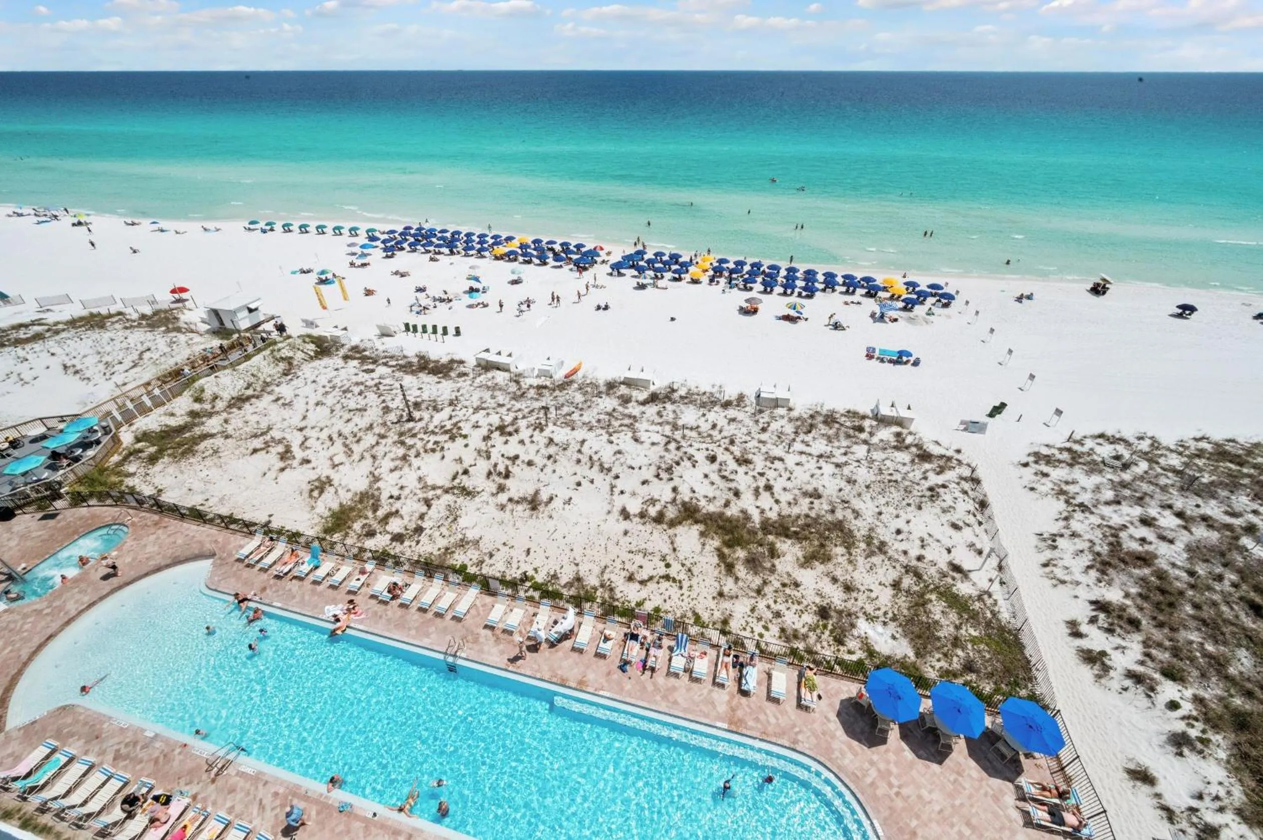 Pool view in Pelican Beach Resort by Colasan