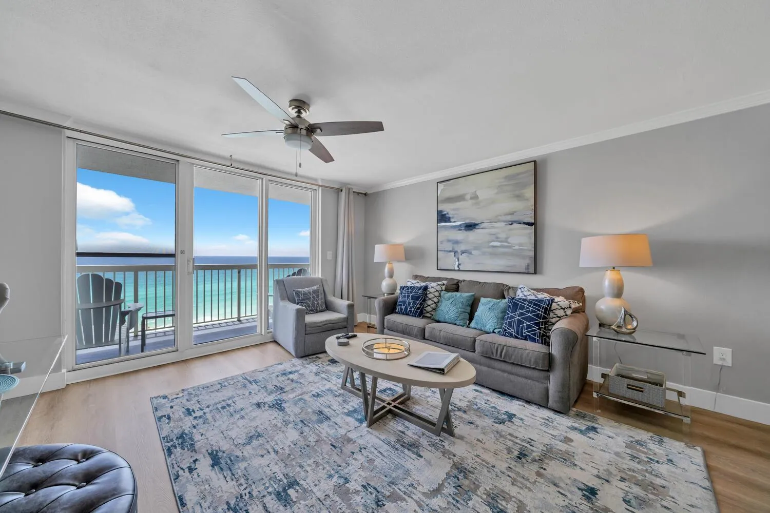 Living room, Seating Area in Pelican Beach Resort by Colasan