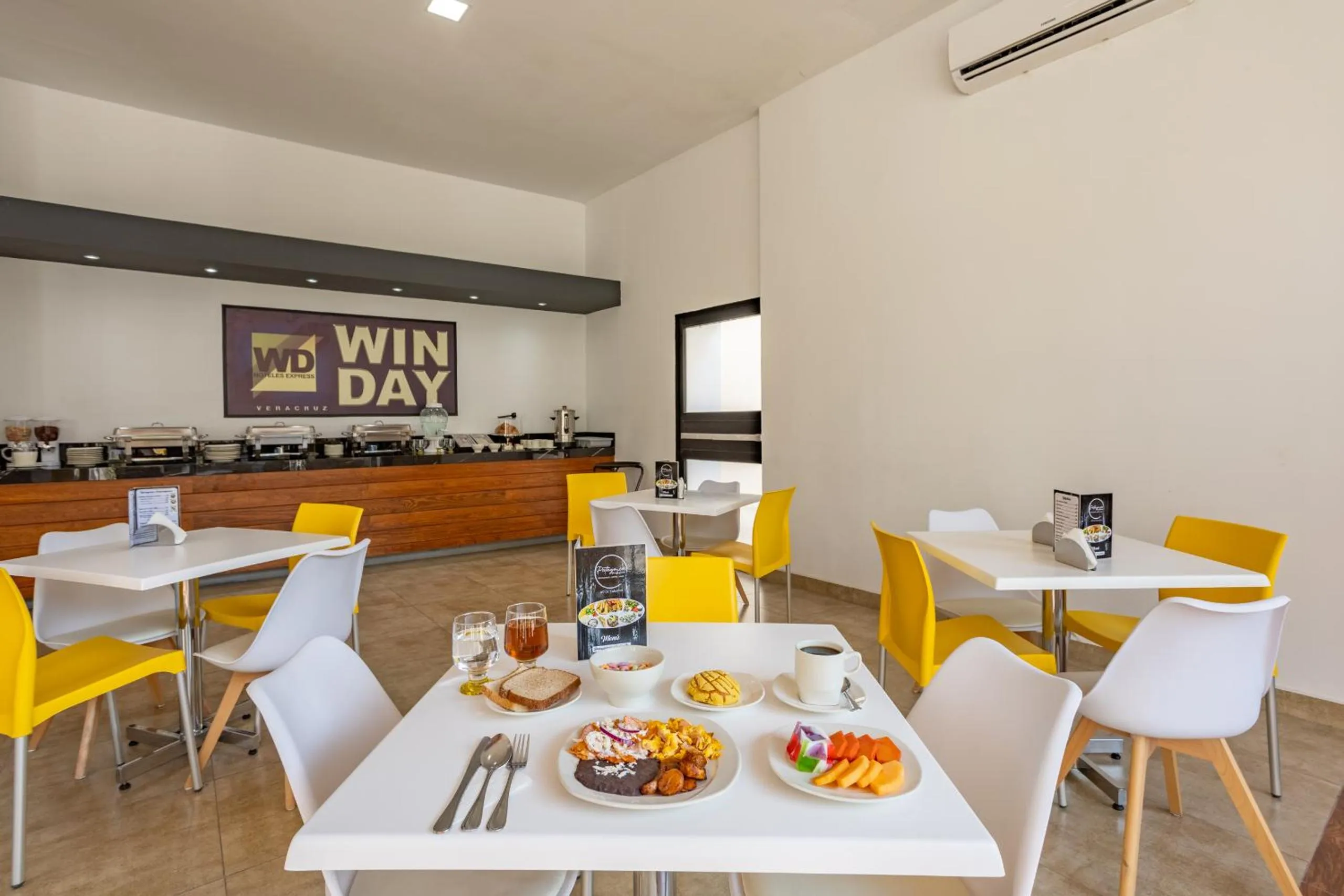 Restaurant/places to eat in WIN DAY Veracruz - Hotel Express