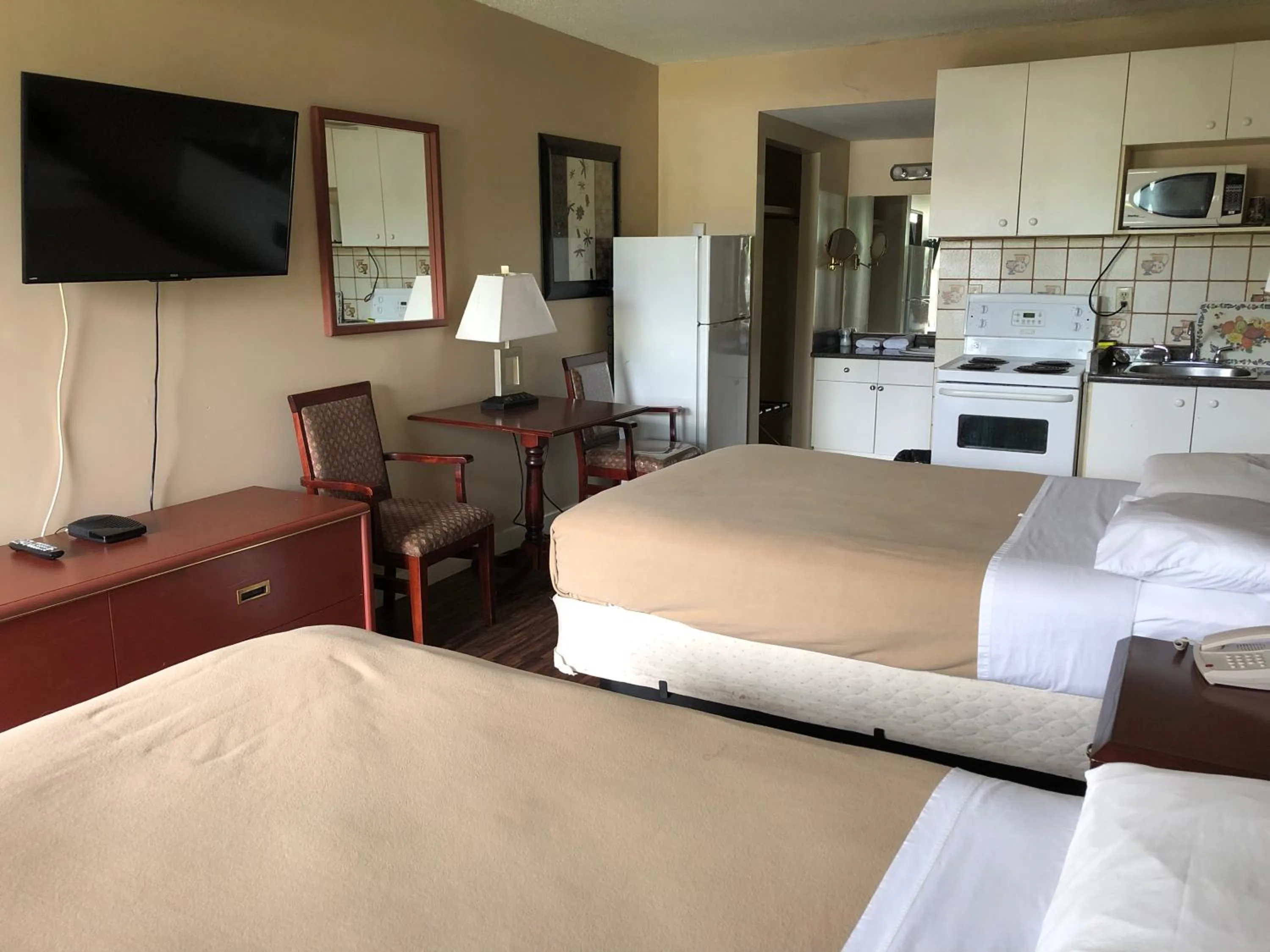 Bed in Travellers Inn