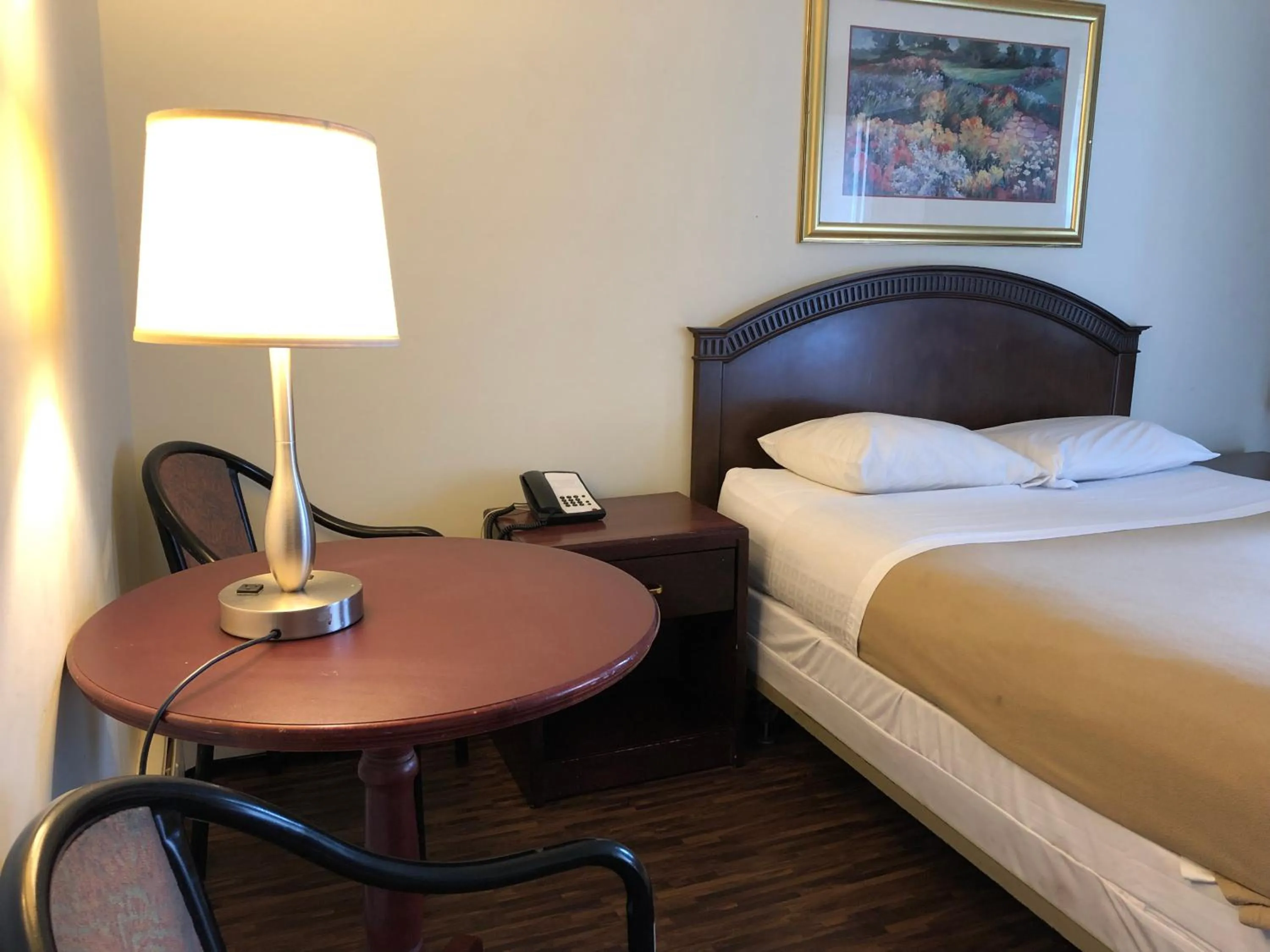 Bed in Travellers Inn