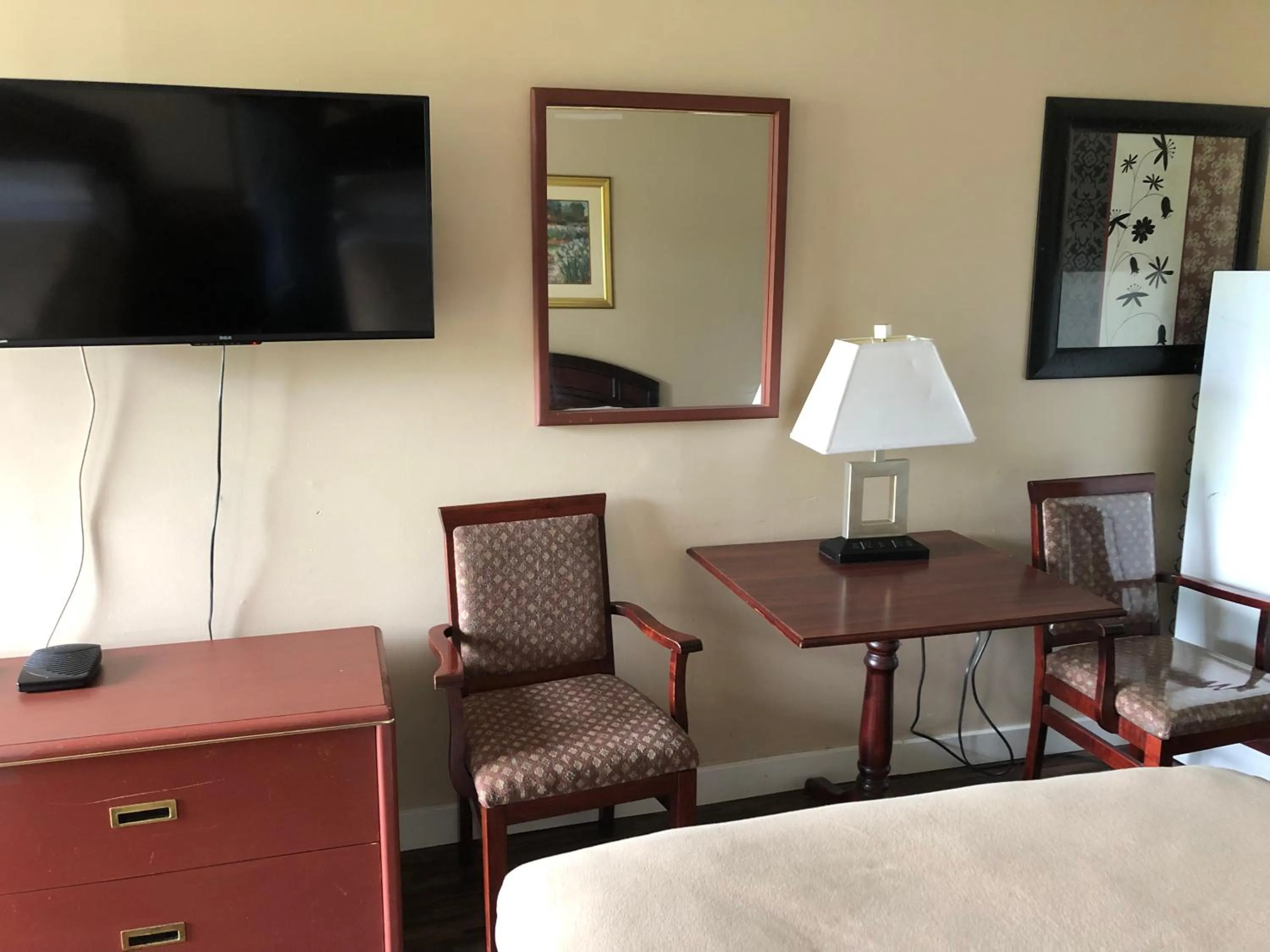 Bed in Travellers Inn